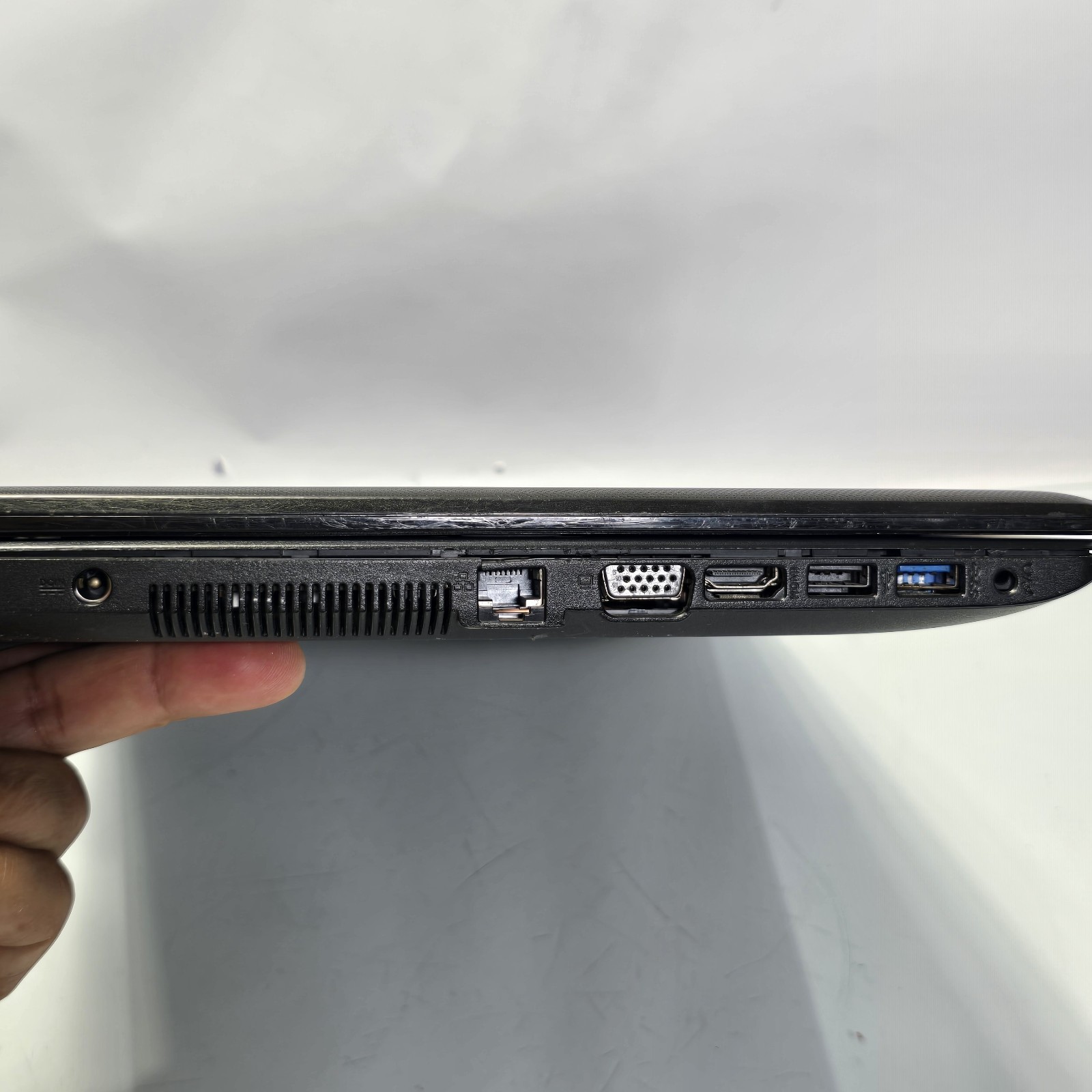ASUS D550C Laptop Parts Repair Motherboard Screen Only No RAM HDD Drive