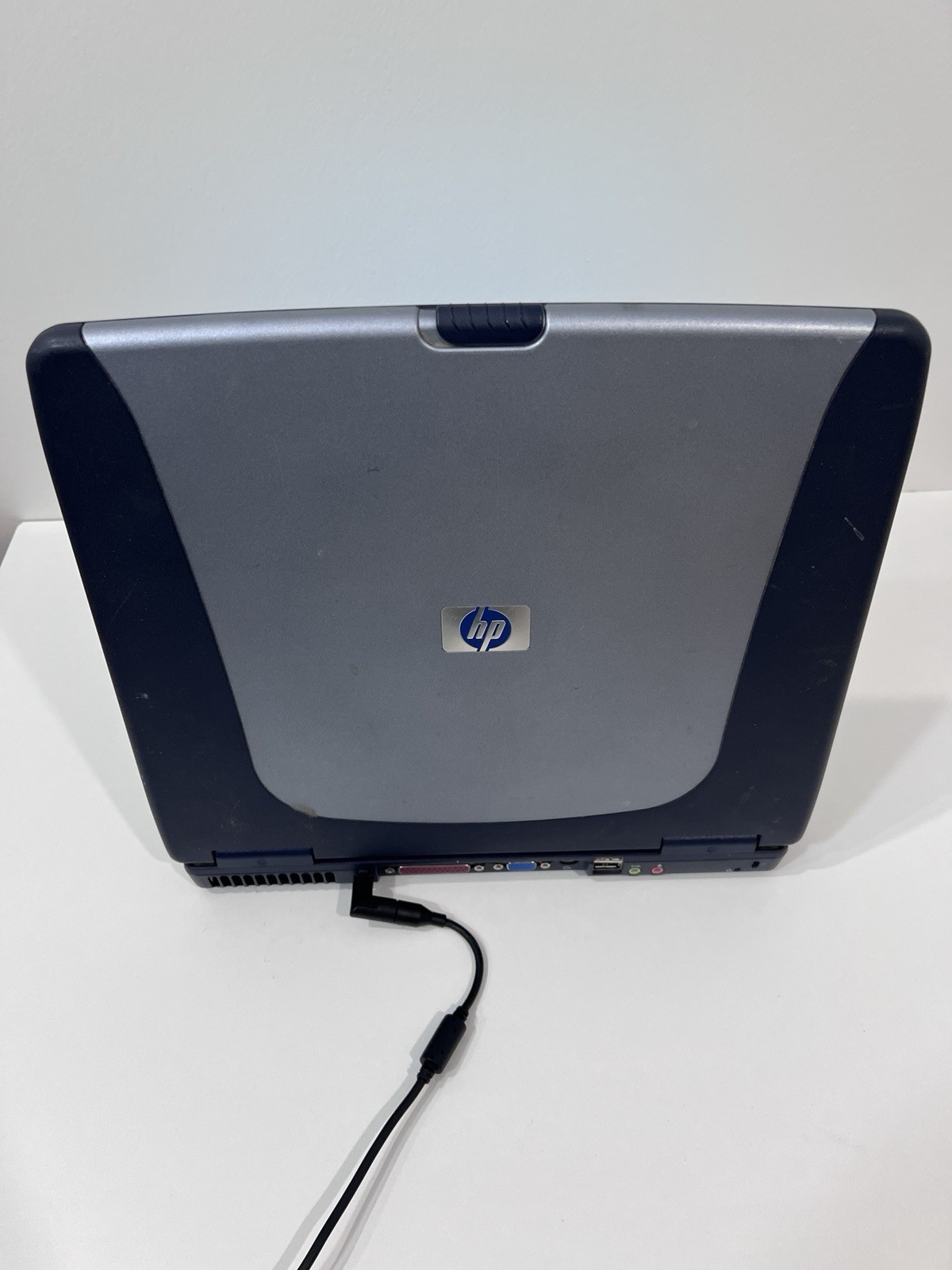 HP Pavilion Pavilion zt1000, WinXP, Pentium 3, S3 AGP, 30GB HDD- No Speakers