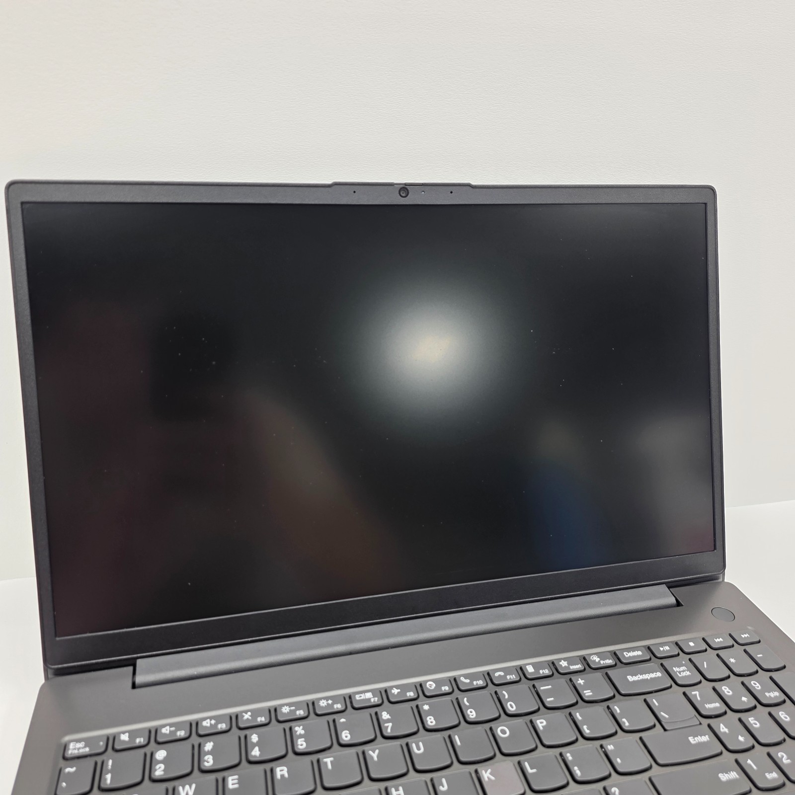 Lenovo V15 G4 ABP 15.6″ FHD Ryzen 7 7730U 2.00GHz 40GB DDR4 1TB NVMe Win11 PRO