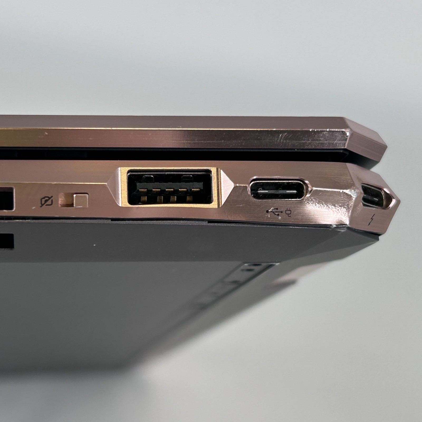 HP Spectre 15 x360 4K TOUCH i7-8565U 1.80GHz 16GB 1TB SSD MX150 – Bad Battery