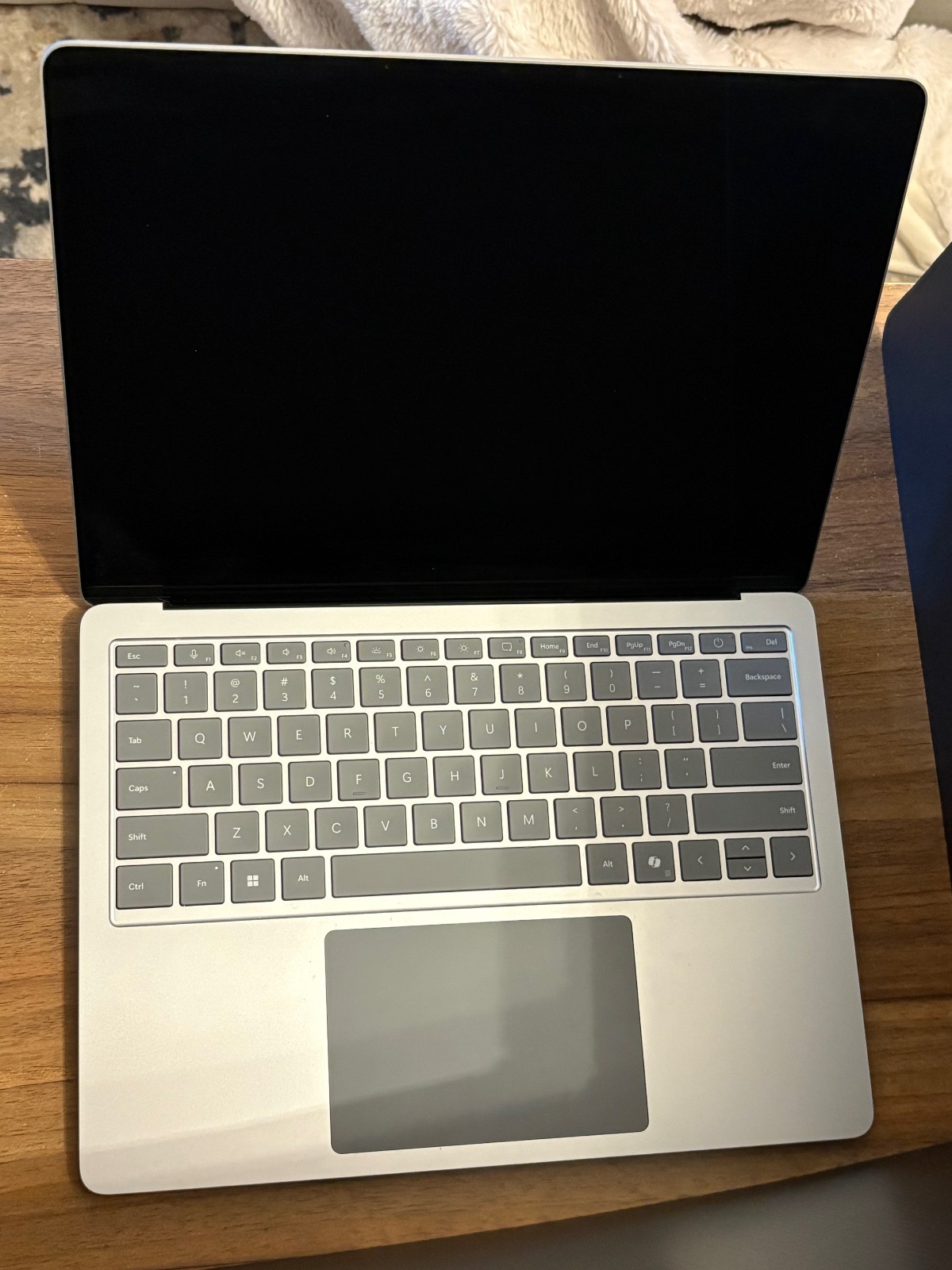 Microsoft Surface Laptop 7th Edition 13.8″ Snapdragon X 3.4GHz 16GB RAM 256 GB