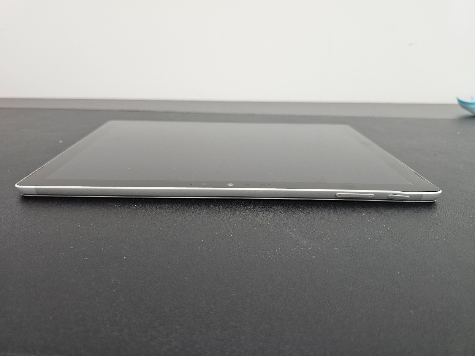 Microsoft Surface Pro 7 i5-1035G4 16GB Ram 256GB SSD Win 11 Pro ***READ***