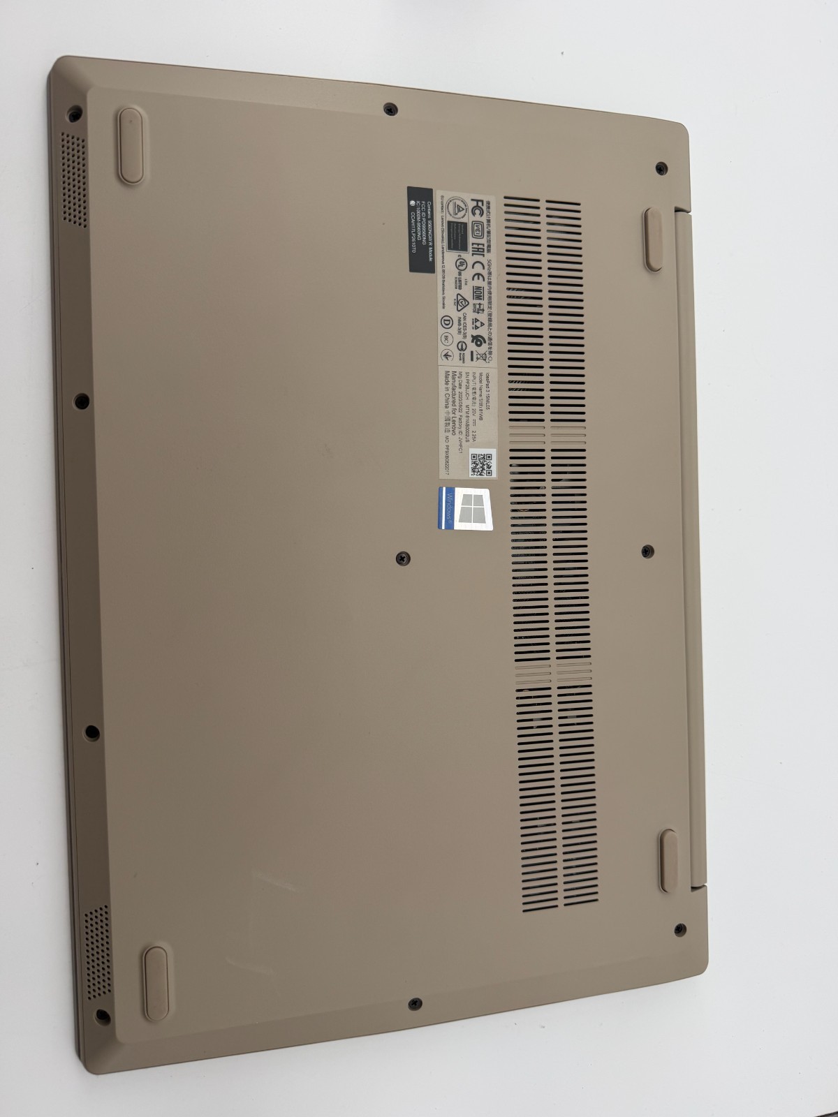 Lenovo Ideapad 3 15IML05 15.6″ Pentium Gold 6405U 2.4GHz 4GB RAM 1TB HDD