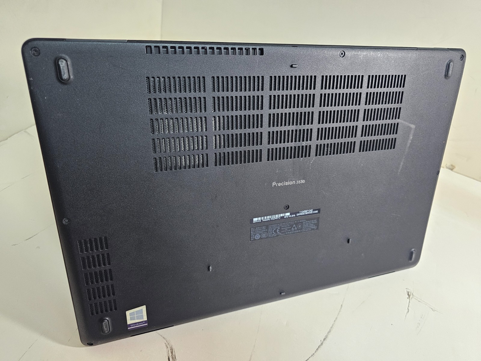 Dell Precision 3530 Laptop – 2.6 GHz i7-8850H 16GB 256GB SSD Webcam 15.6″ – SP1