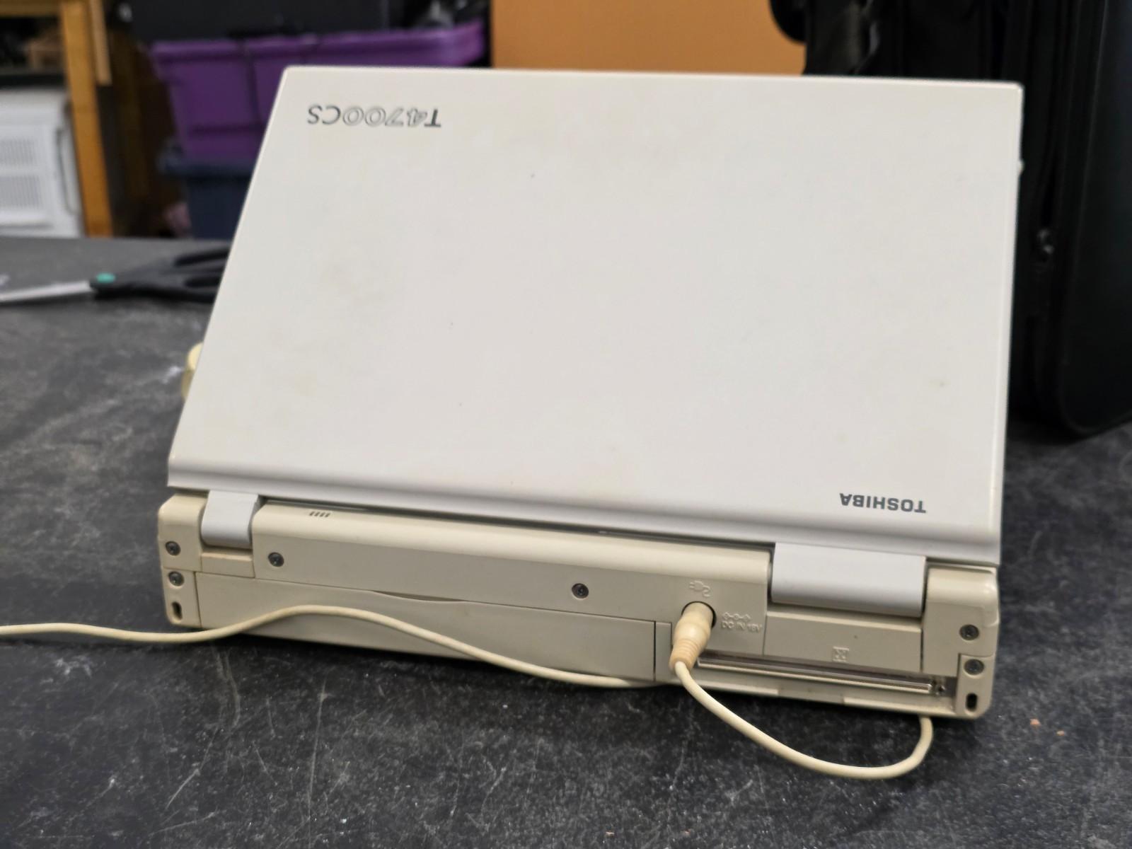 9.5″ Toshiba Laptop T4700CS – Intel 486DX2, 8MB – No power!!