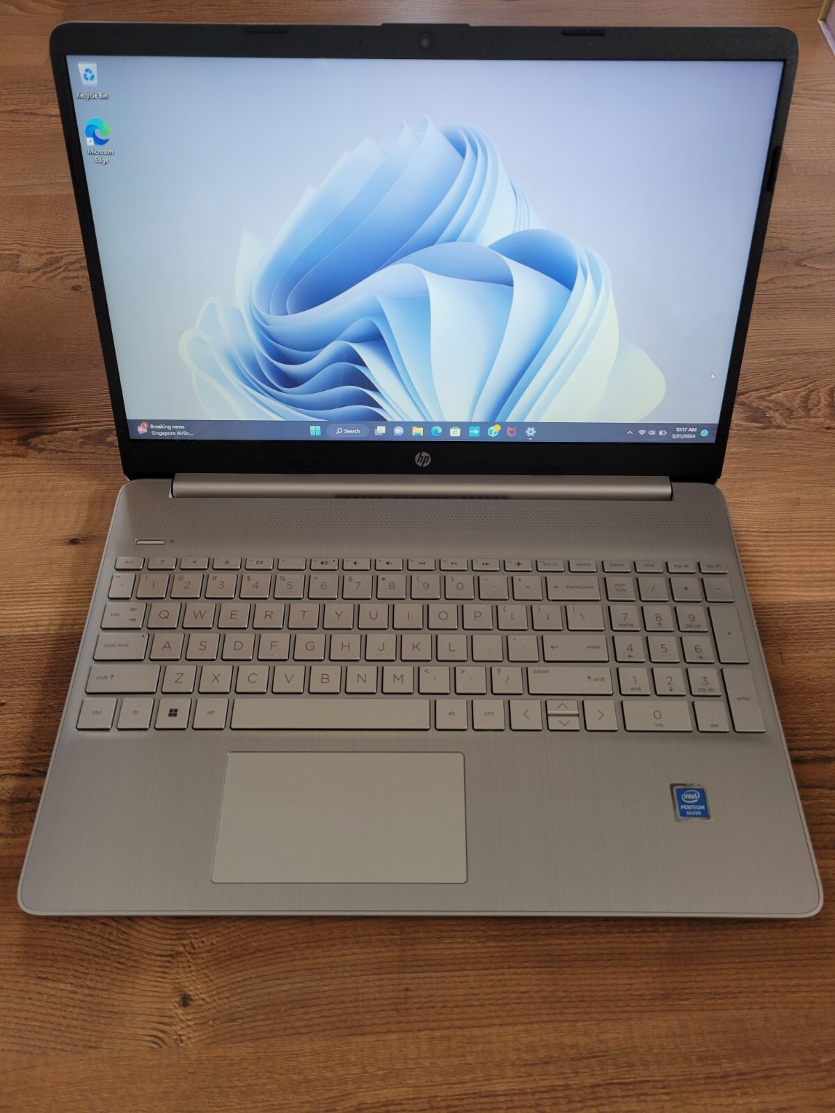 HP laptop 15-dy0025tg in silver-used