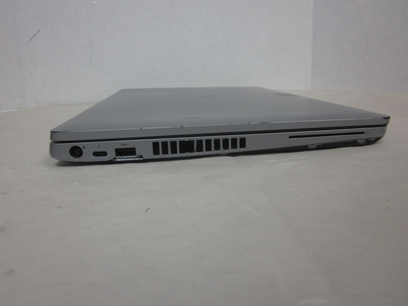 Dell Latitude 5510 i7-10810U 1.10GHz NO RAM, SSD, HD, OS, AC PARTS ONLY READ DIS