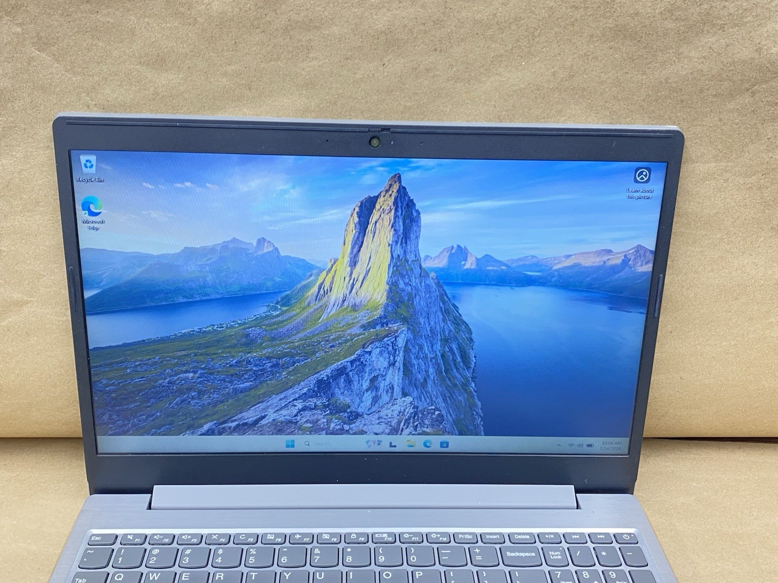 Lenovo 81LG – 15.5′ HD – CPU 5405U – 8GB – 256GB SSD – Win 11 Pro – READ