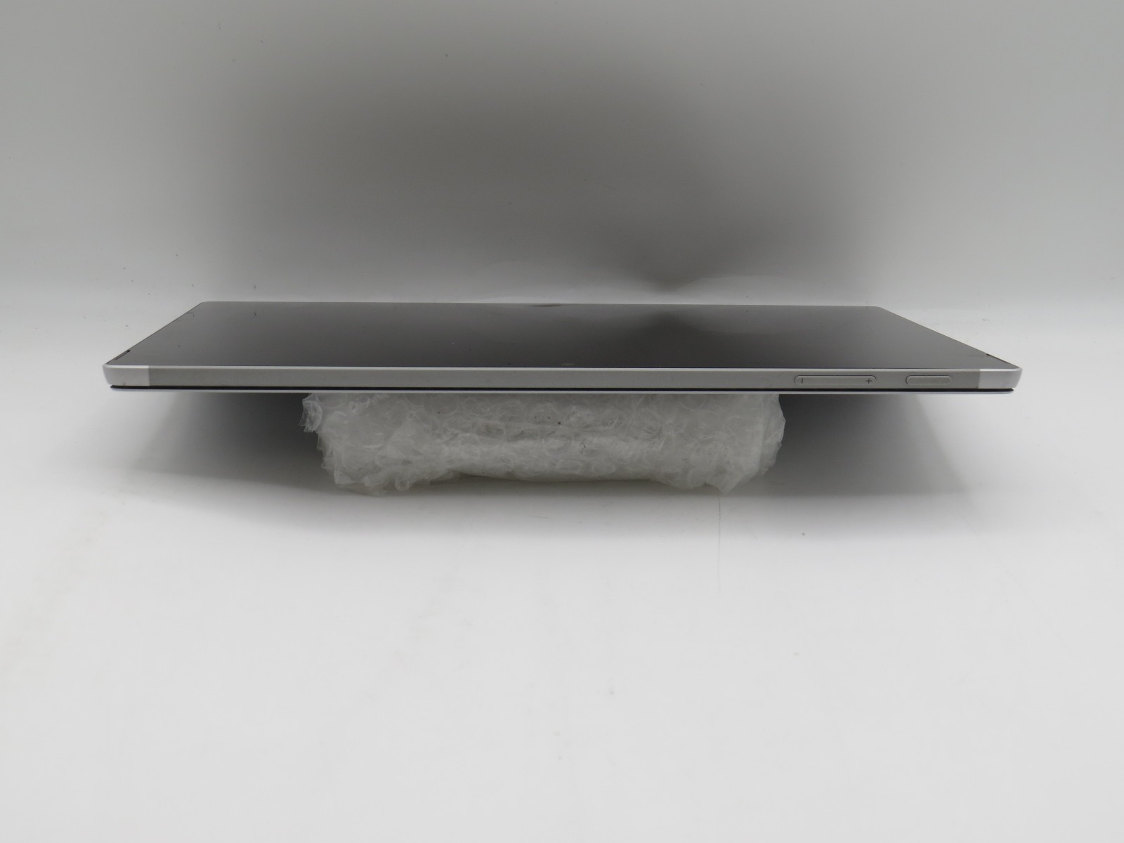 Microsoft Surface Pro 5 | m3-7Y30 @ 1GHz | 4GB DDR3 | 12″ | 128GB HDD | No OS/AC
