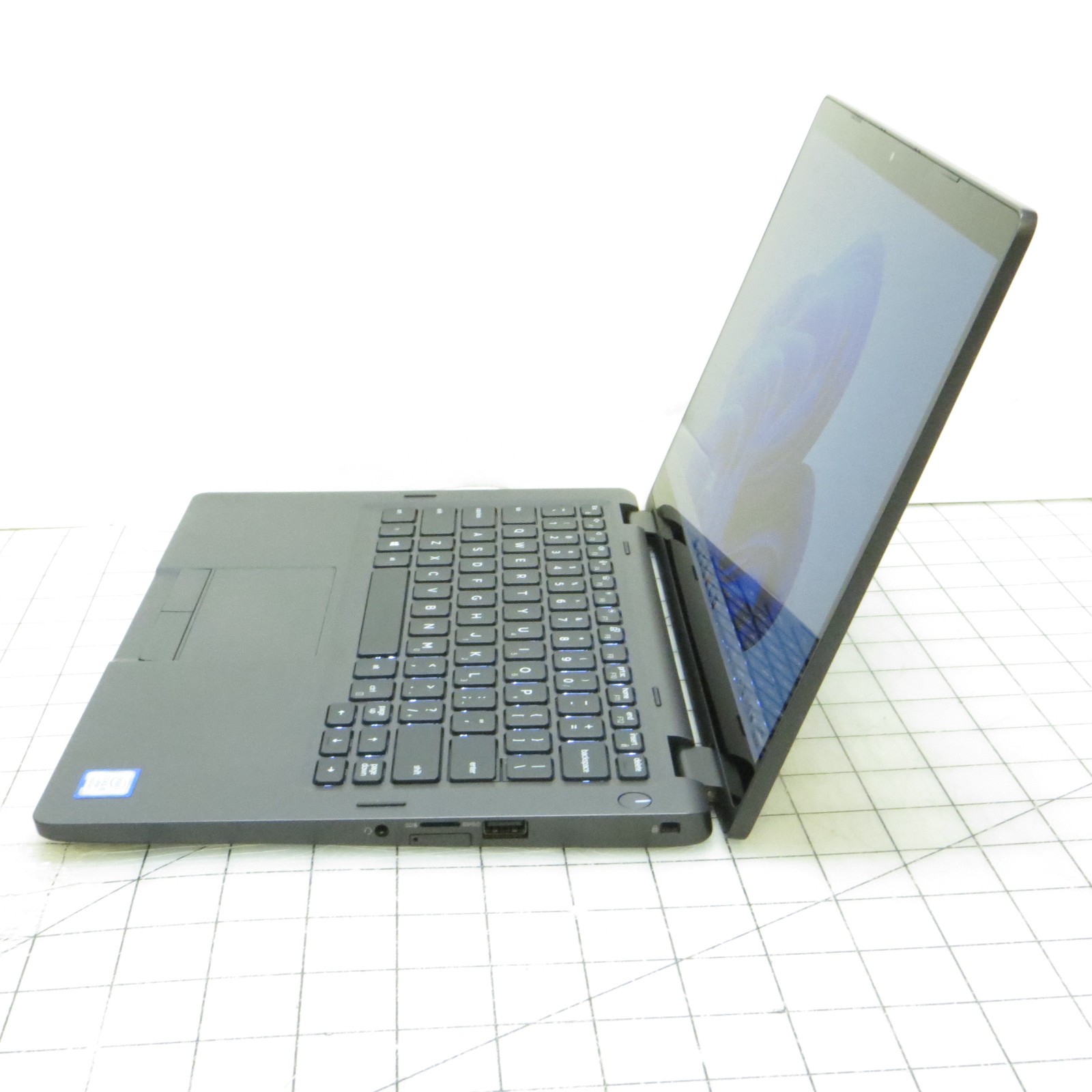 Dell Latitude 5300 Intel i5 8th Gen 8GB RAM 256GB SSD 13.3″ Win 11 Touch Laptop