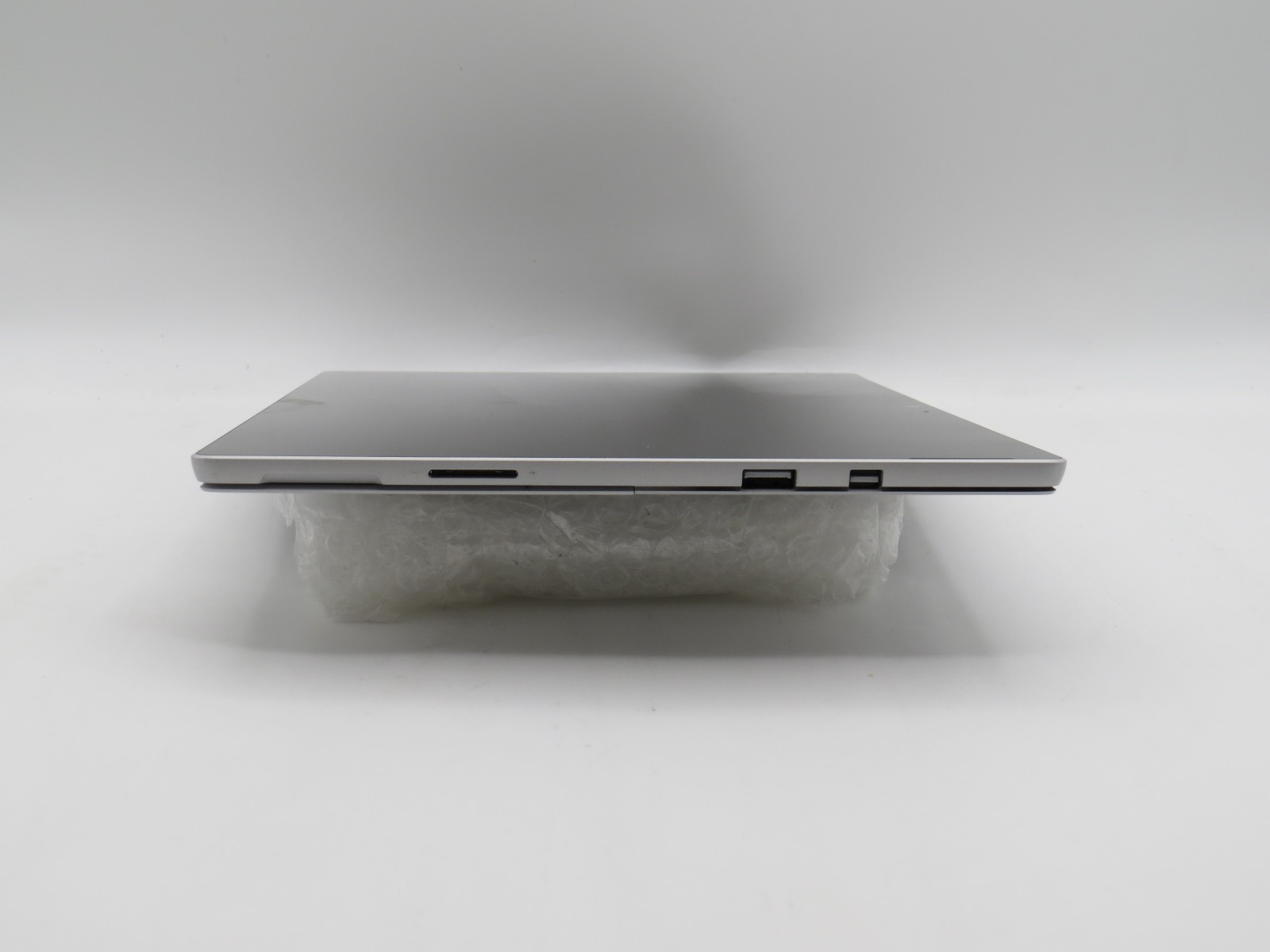Microsoft Surface Pro 5 | m3-7Y30 @ 1GHz | 4GB DDR3 | 12″ | 128GB HDD | No OS/AC