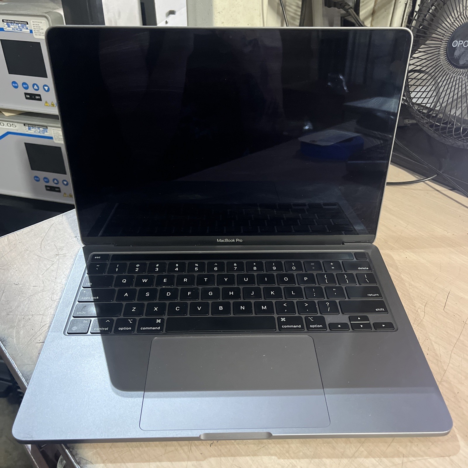 APPLE MACBOOK PRO “M1″ 8 CPU/8 GPU 13” 3.2GHZ 8GB RAM 256SSD