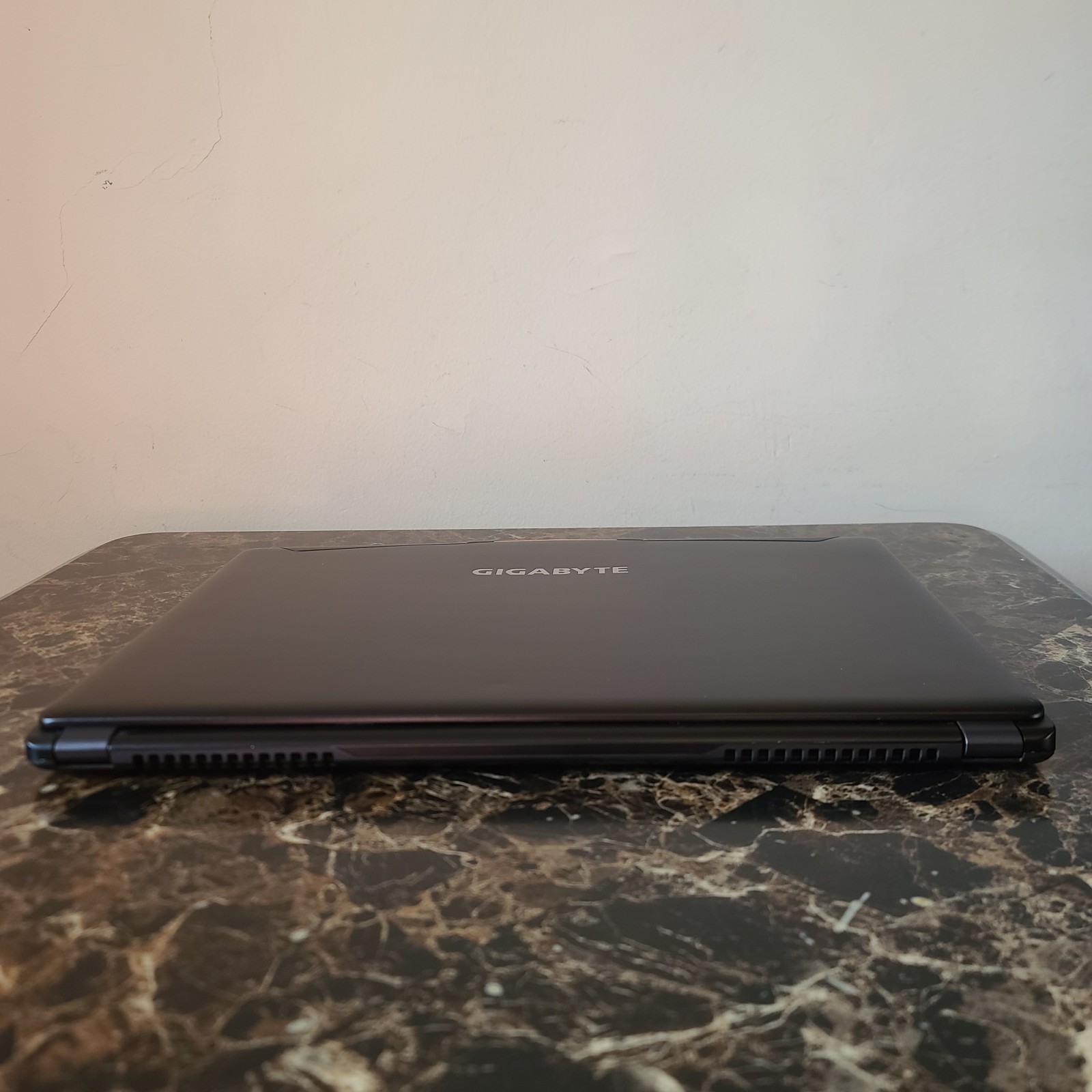 GIGABYTE P35X-V5 GAMING LAPTOP CORE i7-6700HQ 2.60GHz 8GB RAM GTX 980M 62GB SSD