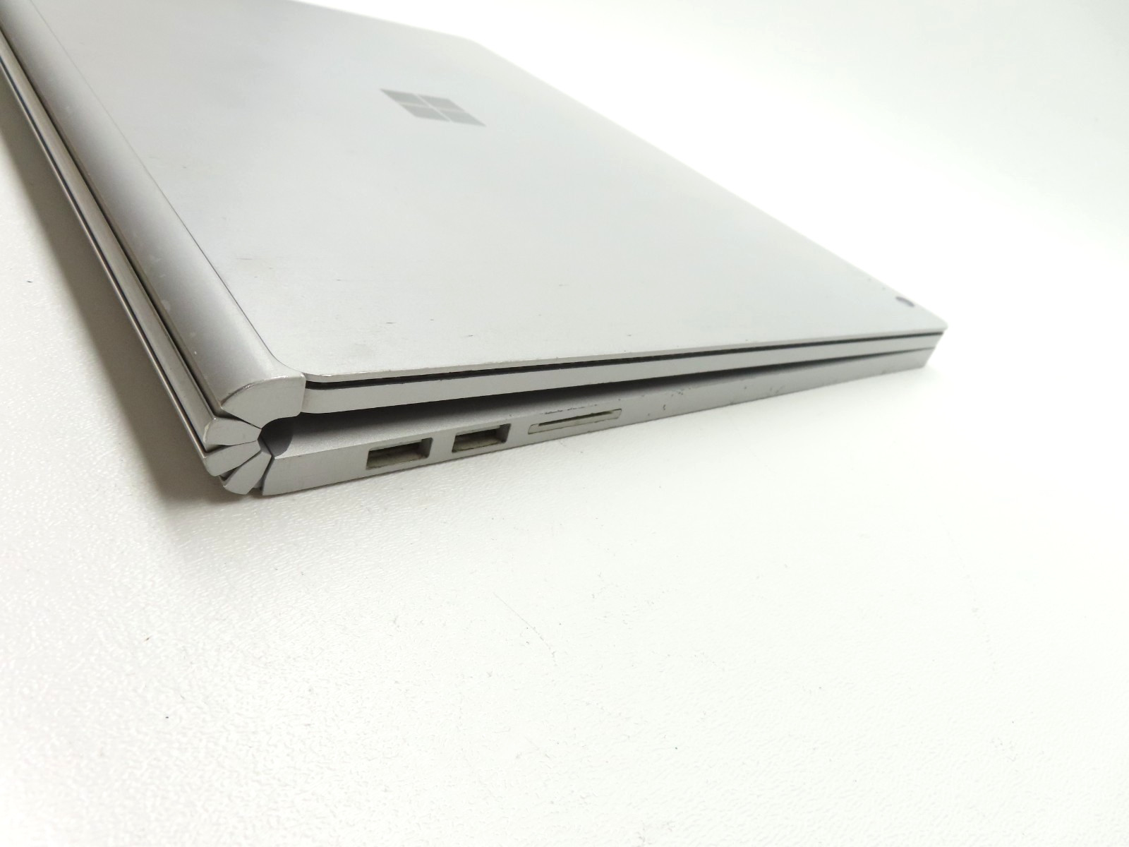Microsoft Surface Book 2 1832 Intel Core i7-8650U 1.90GHz 8GB RAM 256GB SSD