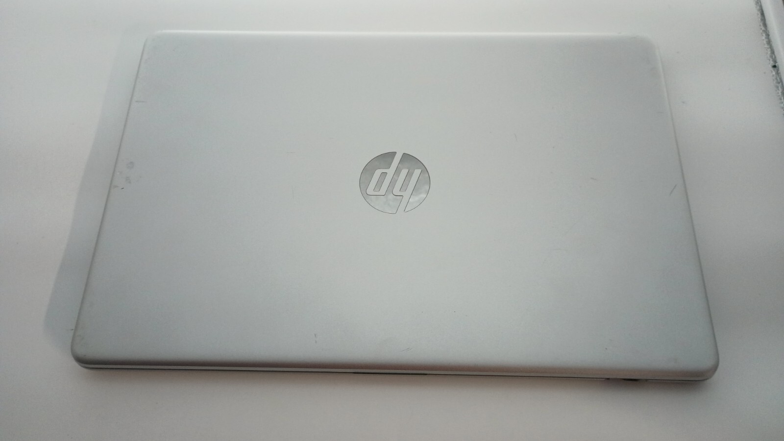 3053 HP 15-dy1751ms w/charger.i5 1035G1.8GB.128GB NVMe.15.6″.W11