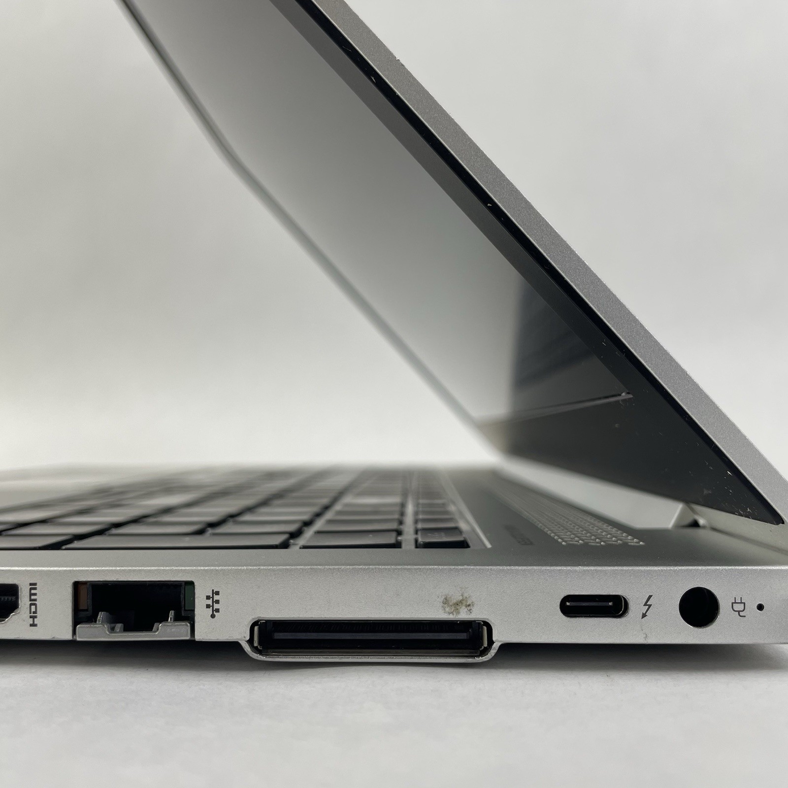 HP EliteBook 850 G6 15.6″ i5-8365U 1.60 GHz 8 GB RAM No SSD/OS/AC – Bad Corner