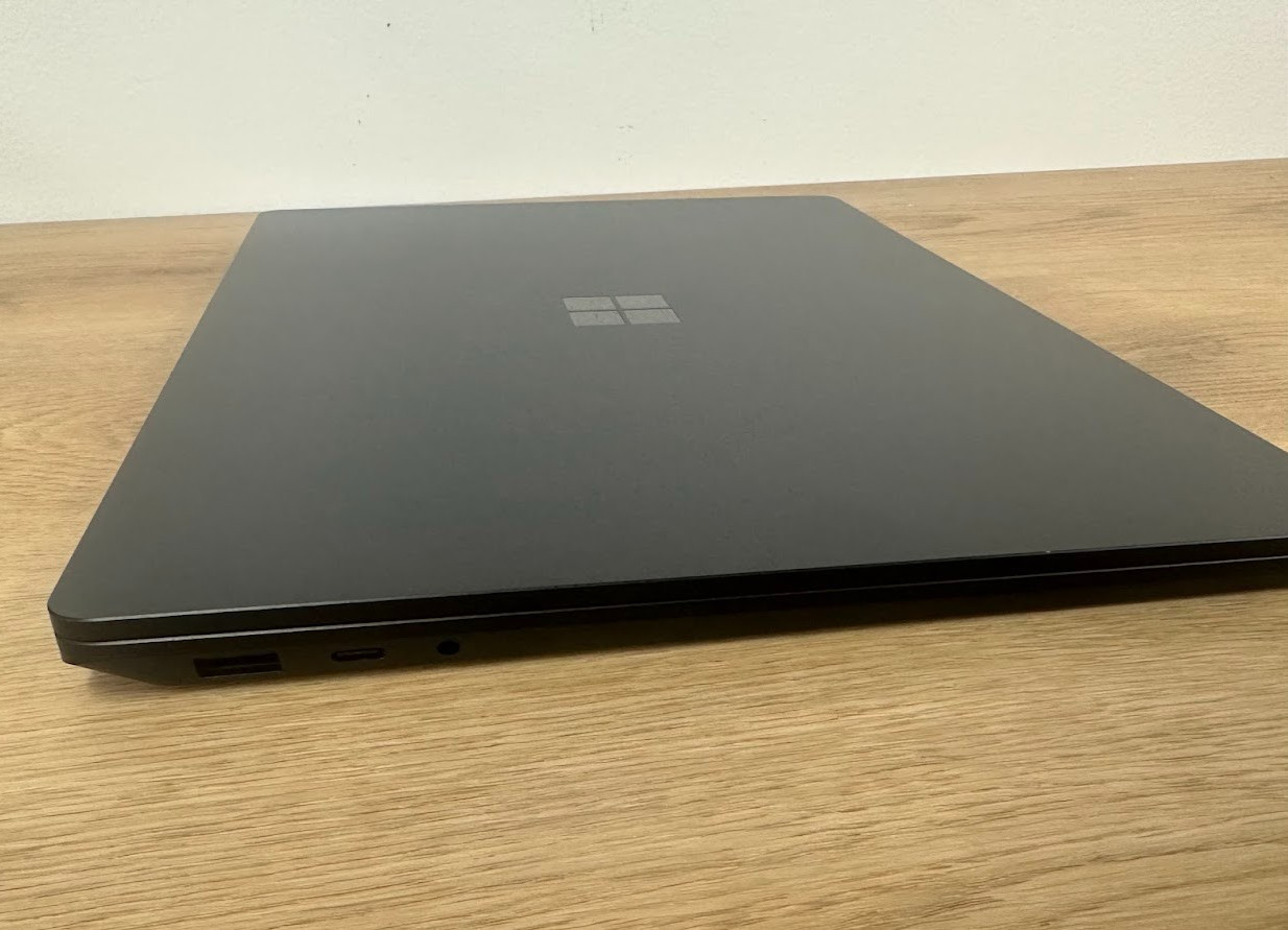Microsoft Surface Laptop 5 Core i7 1265U, 32GB LPDDR5 Intel Iris Xe, 512GB SSD