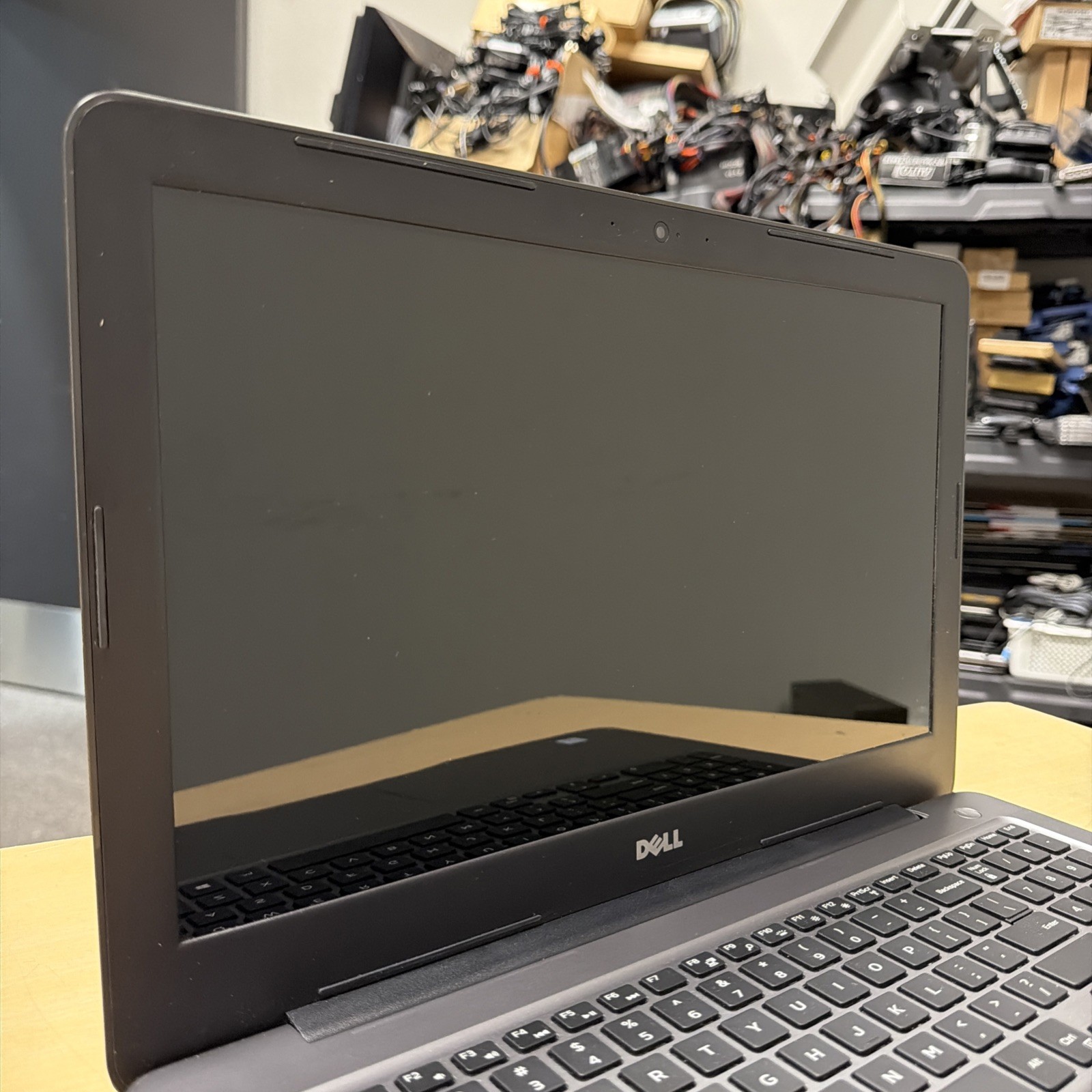 *PARTS/NO BOOT Dell Inspiron 15 5567 Laptop core i7-7500U NO RAM/HD/OS