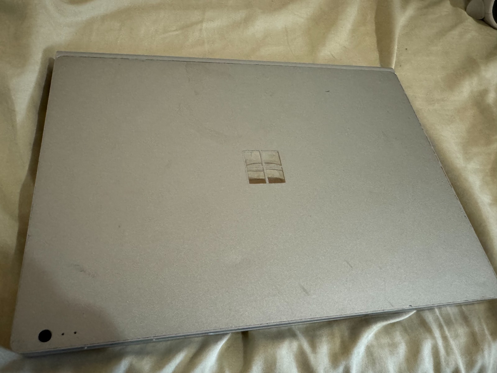 Microsoft Surface Book 2 13.5″ Touchscreen (1 tb, SSD, Intel Core i7, 16gb
