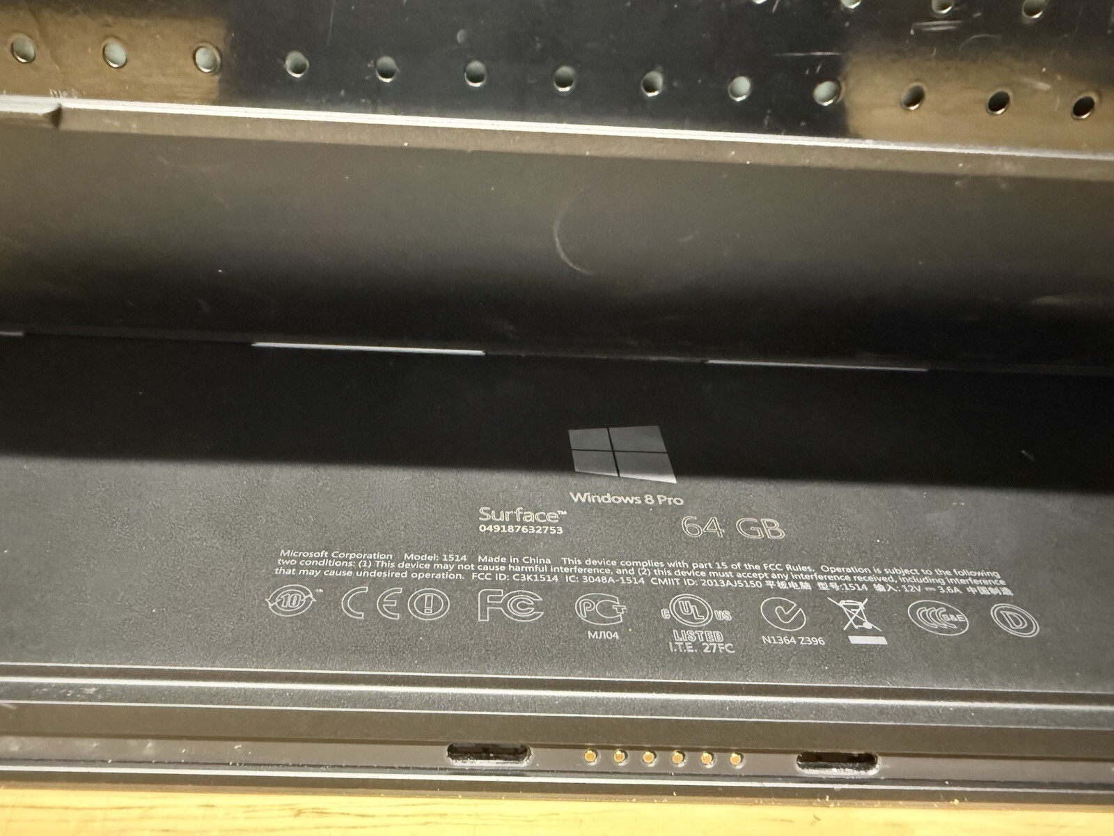 10.6″ Surface Pro Intel i5-3317U @ 1.7GHz / 4GB RAM / 64GB SSD / Cracked Screen