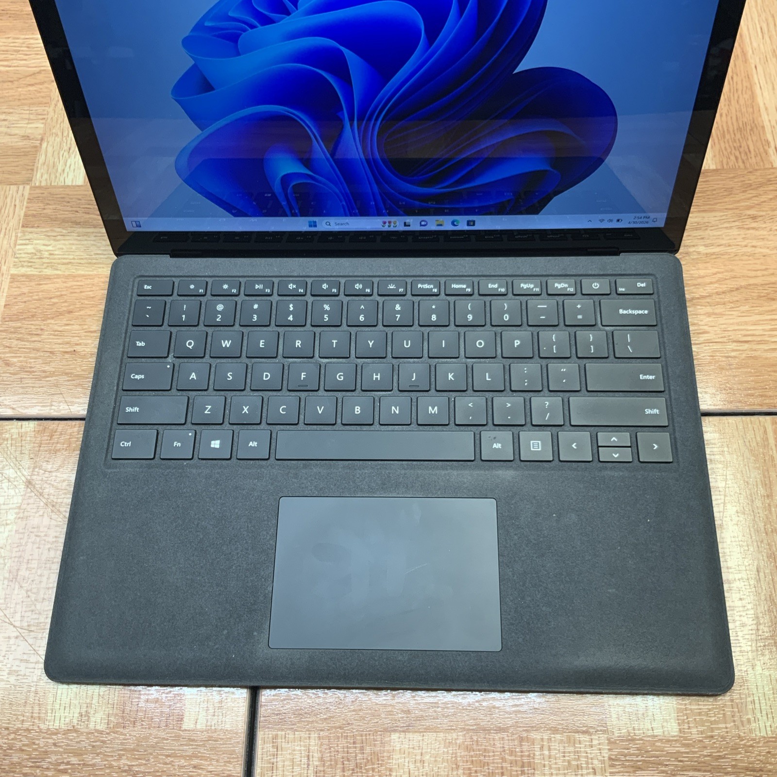 Microsoft Surface Laptop 2 Intel i5-8250U 8GB RAM 256 GB SSD Win 11 Pro