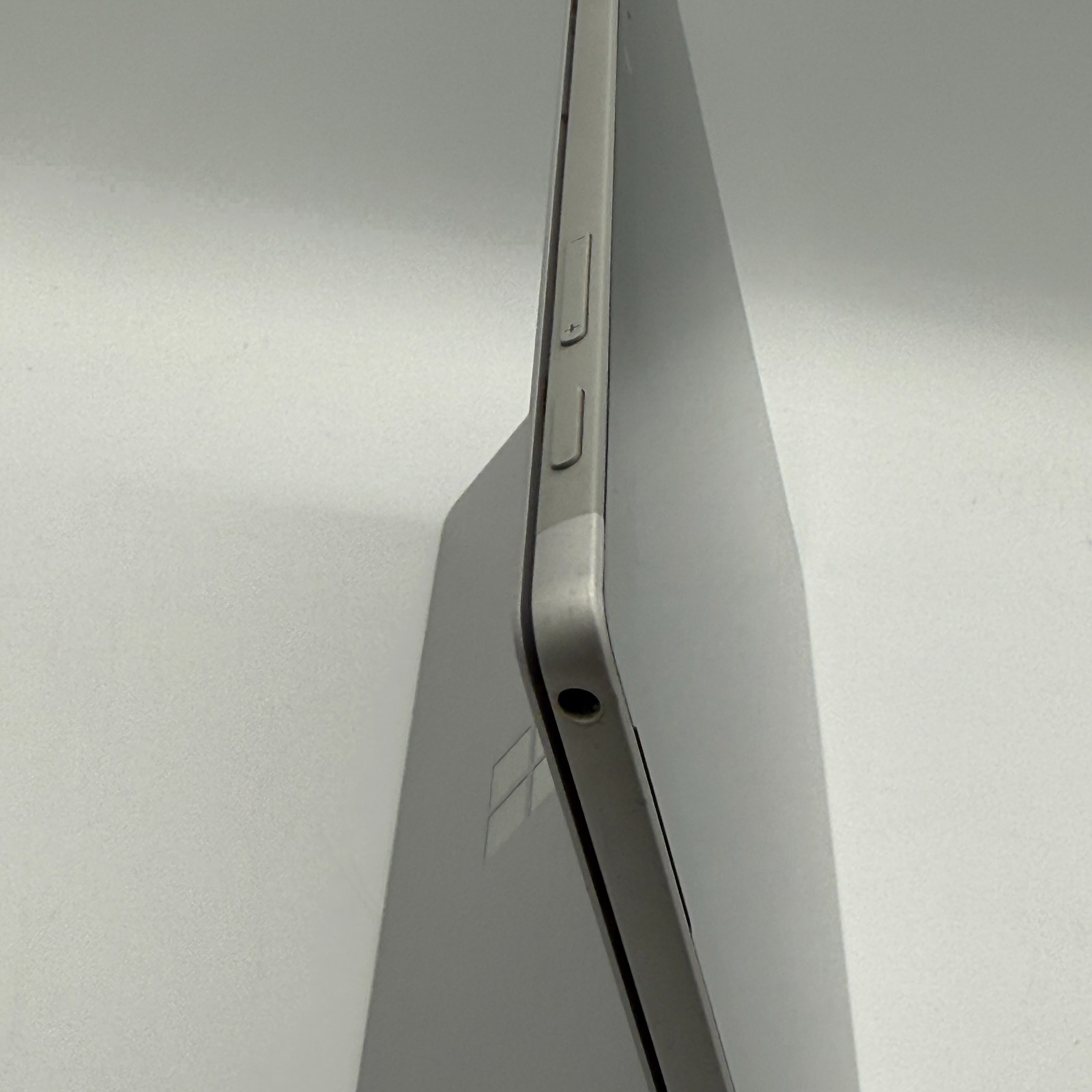 Microsoft Surface Pro 5 1796 i5-7300U 4GB 128GB SSD 12.3″ Tablet Silver – C