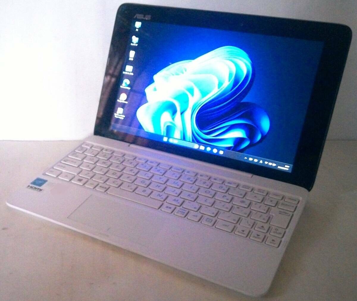 ASUS T100HA Transformer Book Notebook PC White Good