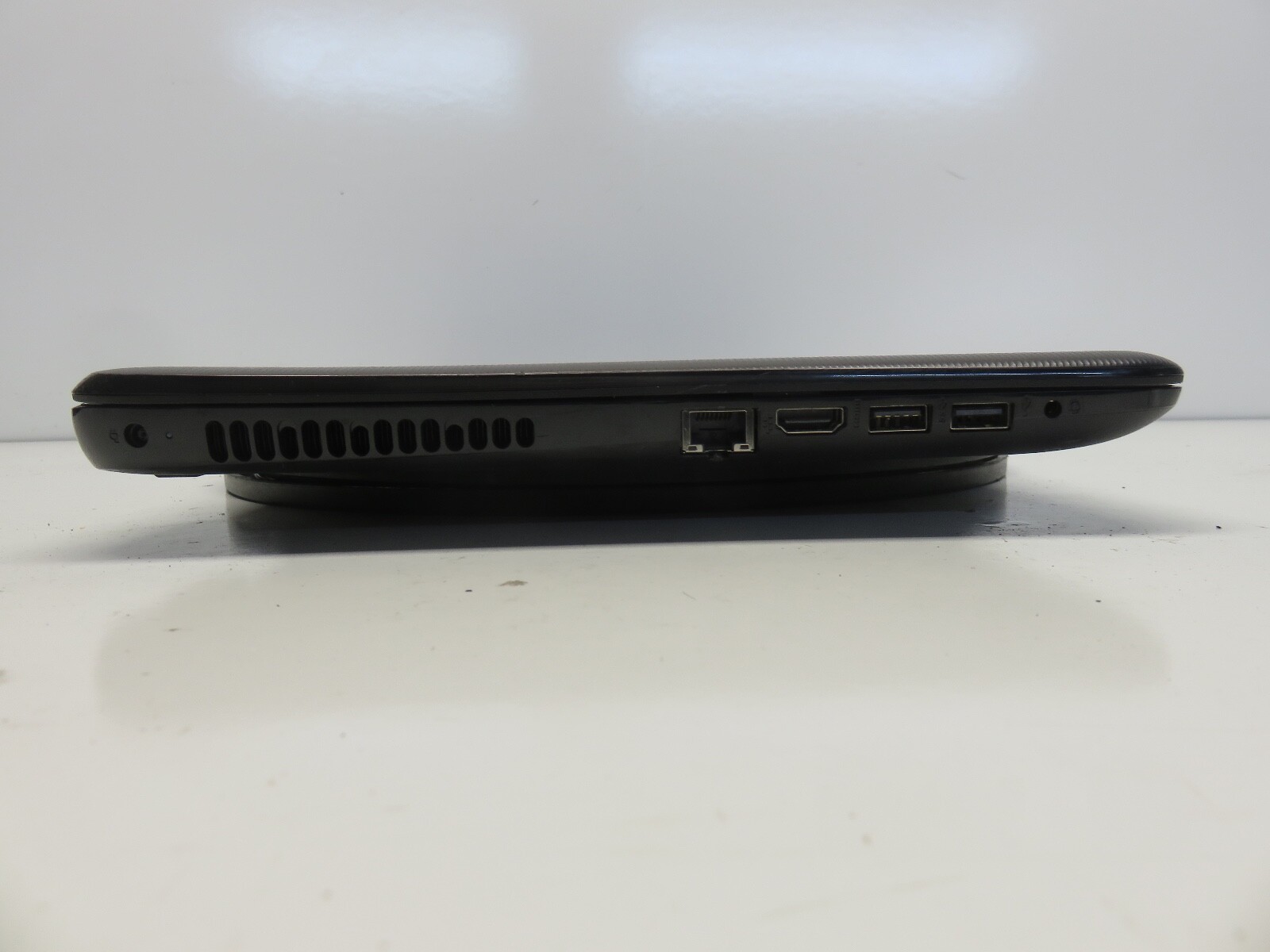 HP 15-ba015wm Laptop AMD E2-7110 4 GB NO HDD No Batt