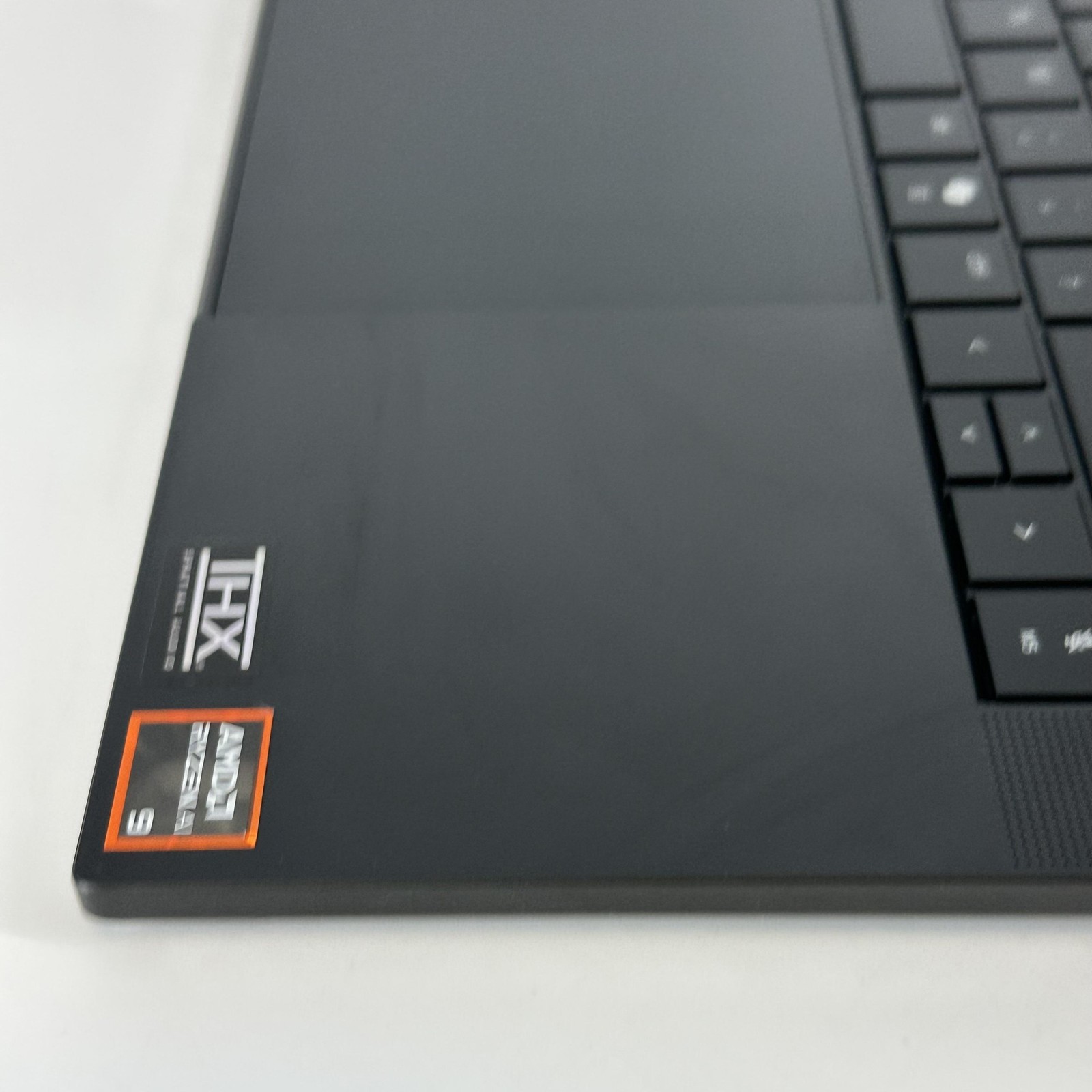 Razer Blade 16 240Hz QHD+ 2025 2.0 GHz Ryzen AI 9 365 16GB 1TB SSD RTX 5060