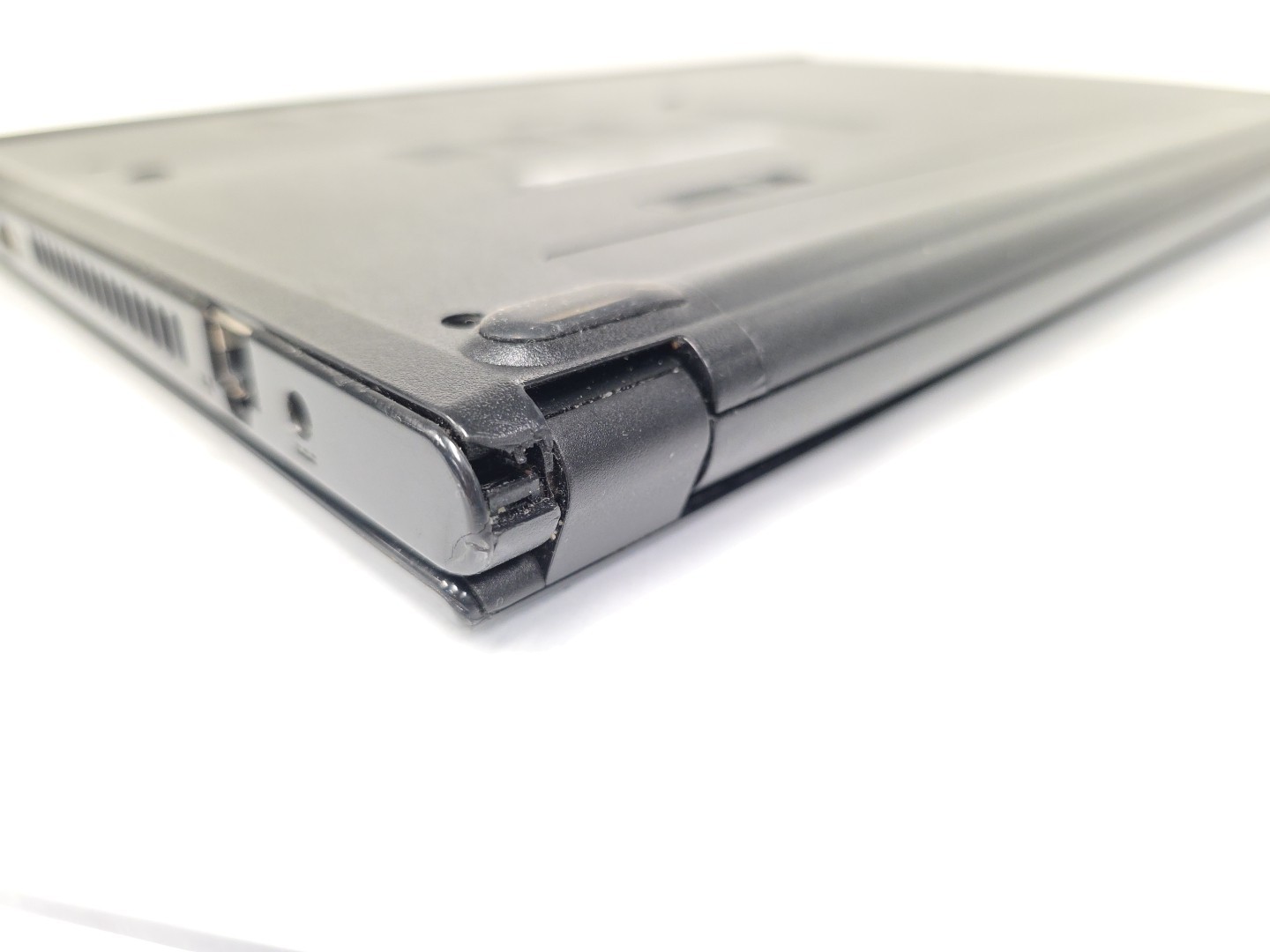 Dell Inspiron 5558 laptop |2GB RAM|NO HDD| Intel core i3- 5015U