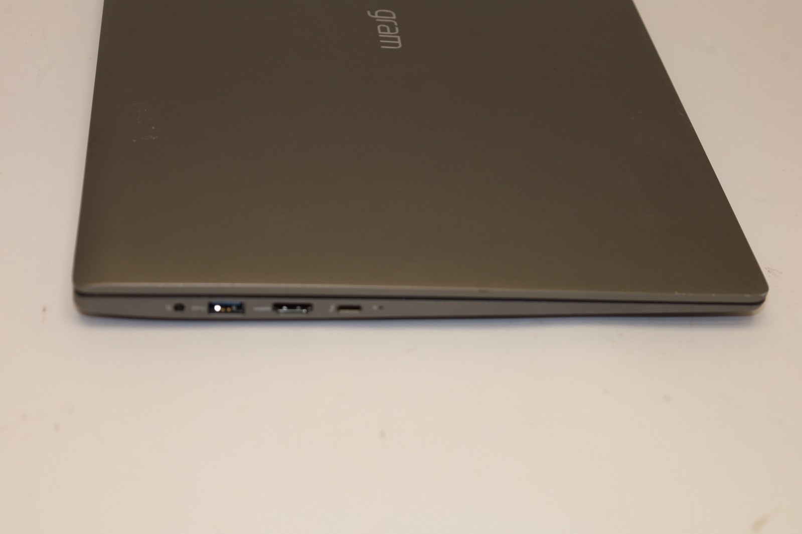 LG Gram 17″ (Intel Core i7-106567 512GB SSD, 16GB RAM) Laptop