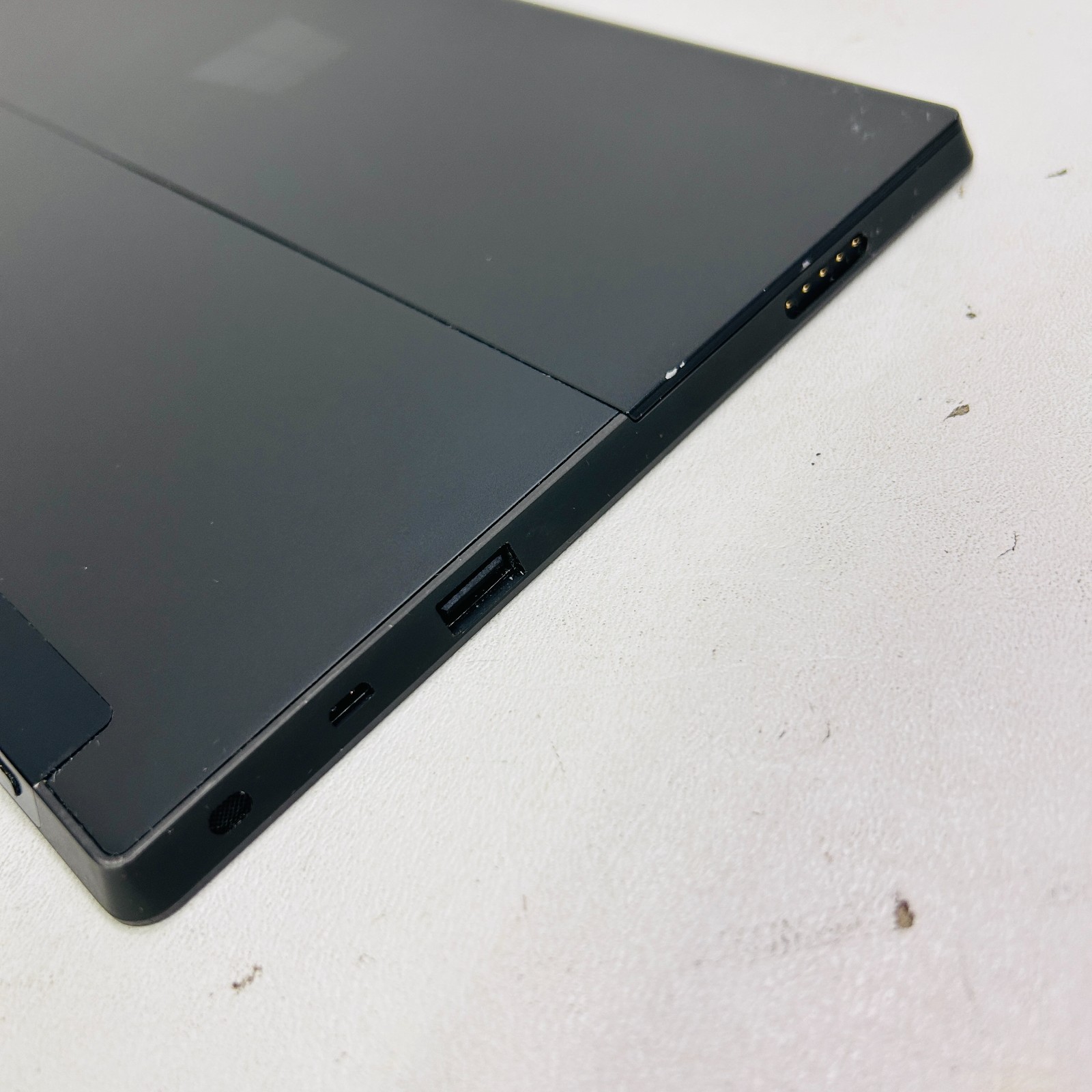 “Bad Battery, For Parts” Microsoft Surface RT – Model 1516 32GB Wi-Fi 10.6″