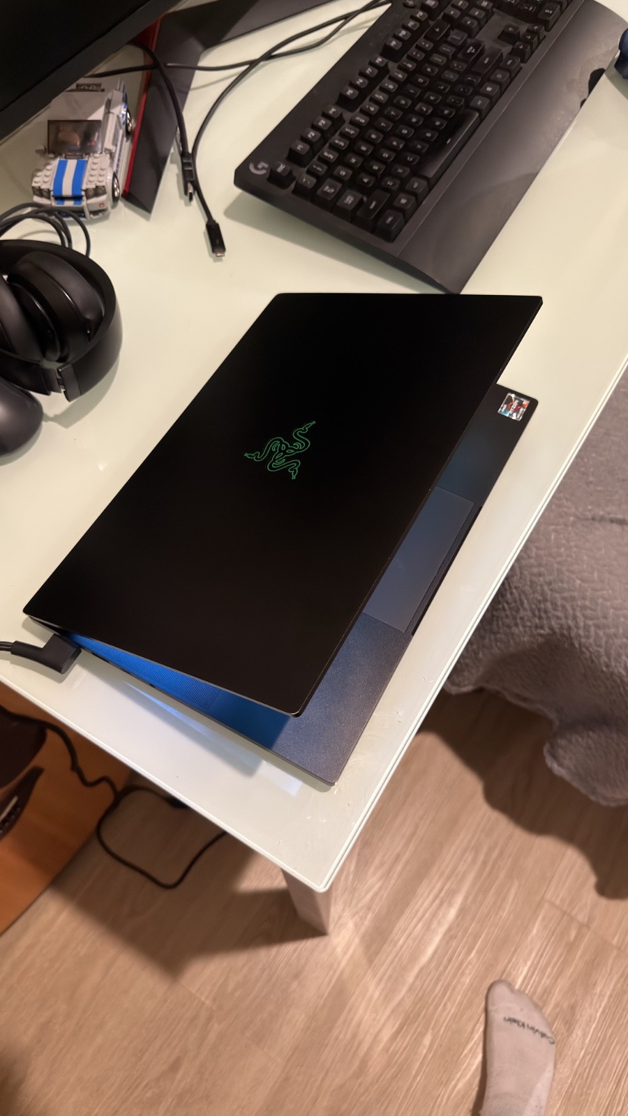 Razer Blade 14″ (2022) – AMD Ryzen 9 6900HX, RTX 3060, 16GB RAM, 1TB SSD