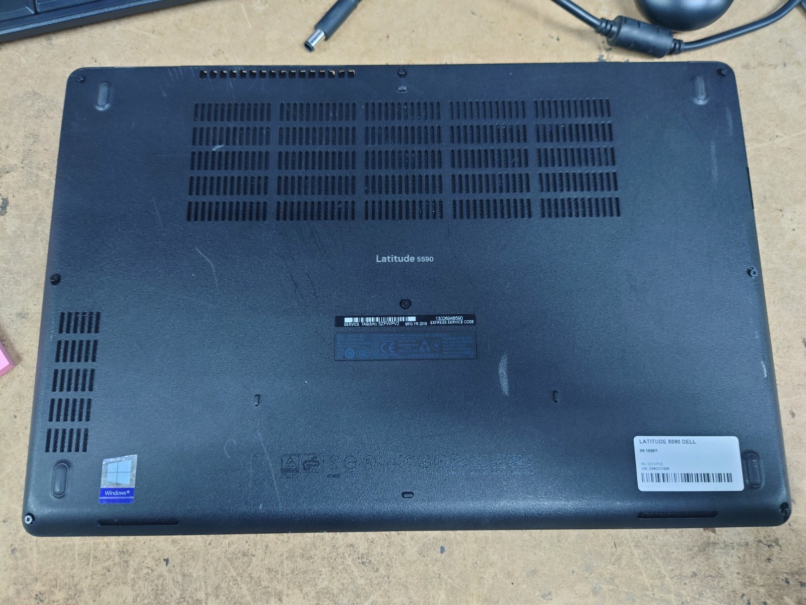 Dell Latitude 5590 15.6″ FHD i7-8650U 8GB RAM No OS/SSD