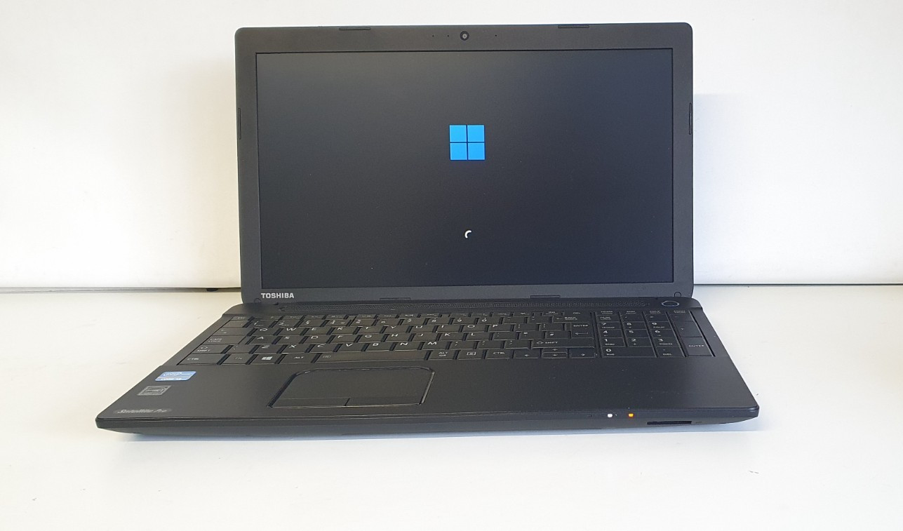 TOSHIBA SATELLITE PRO C50-A-1MX LAPTOP i3-3110M 15.5″ 8GB 240GB SSD HDMI WIN 11