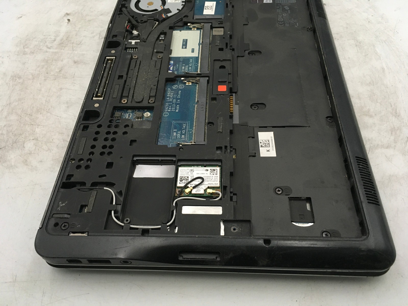DELL LATITUDE E7240 – FOR PARTS/NO POWER – INTEL I5 4310U – NO RAM -READ DESC-BB