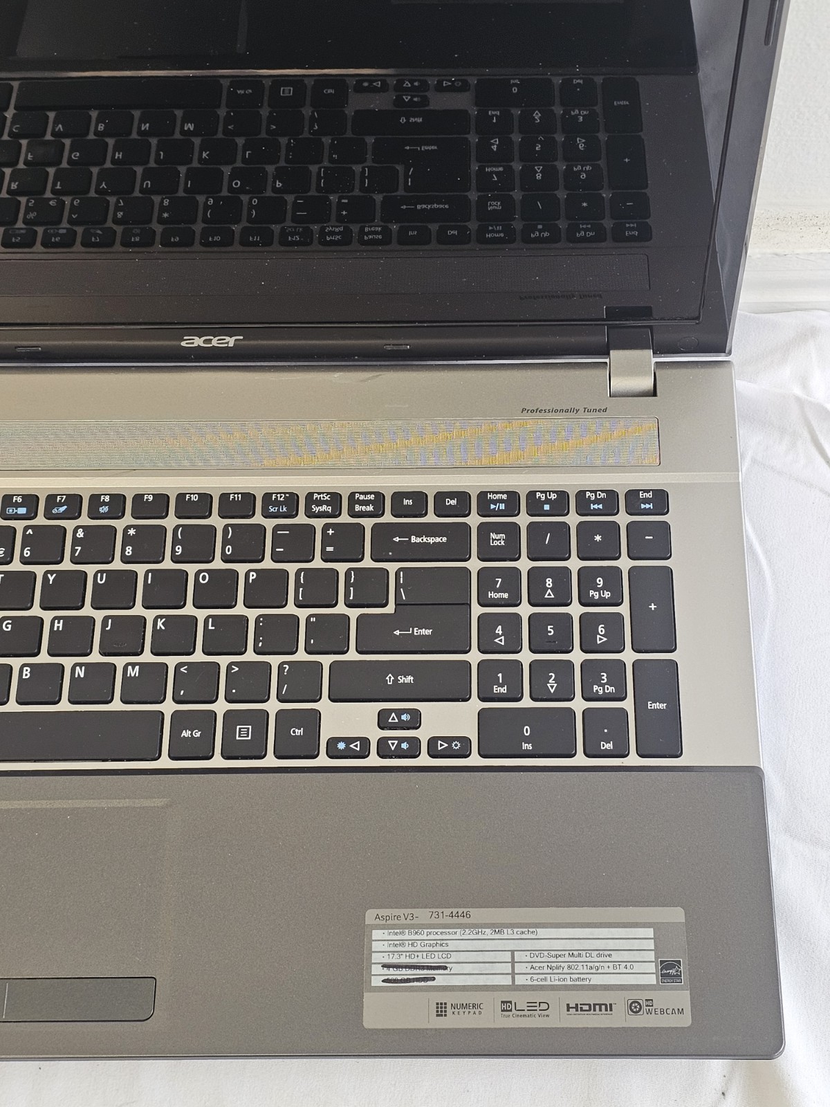 Acer Aspire V3 731-4446 Laptop Intel Pentium B960 8GB RAM 1TB HDD BAD BATT Win10