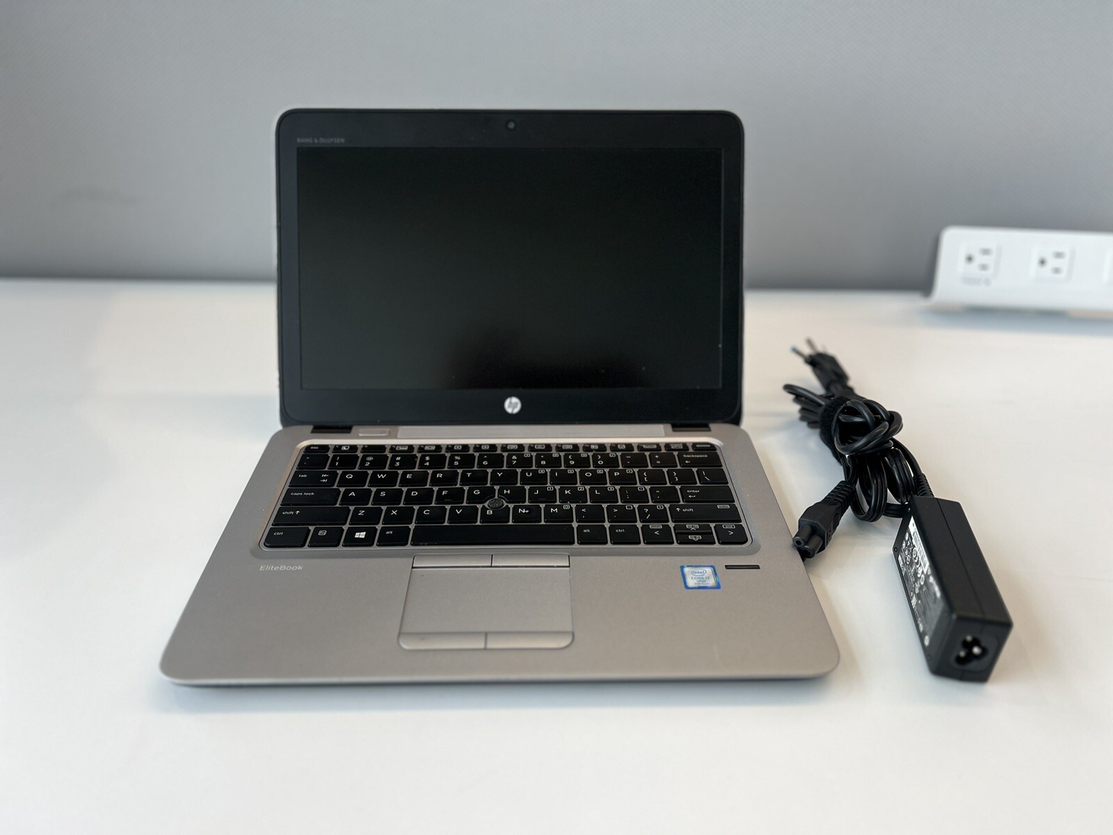 HP EliteBook 820 G4 12.5″ i7-7600U/ 8GB RAM/ 256GB SSD/ Windows 10