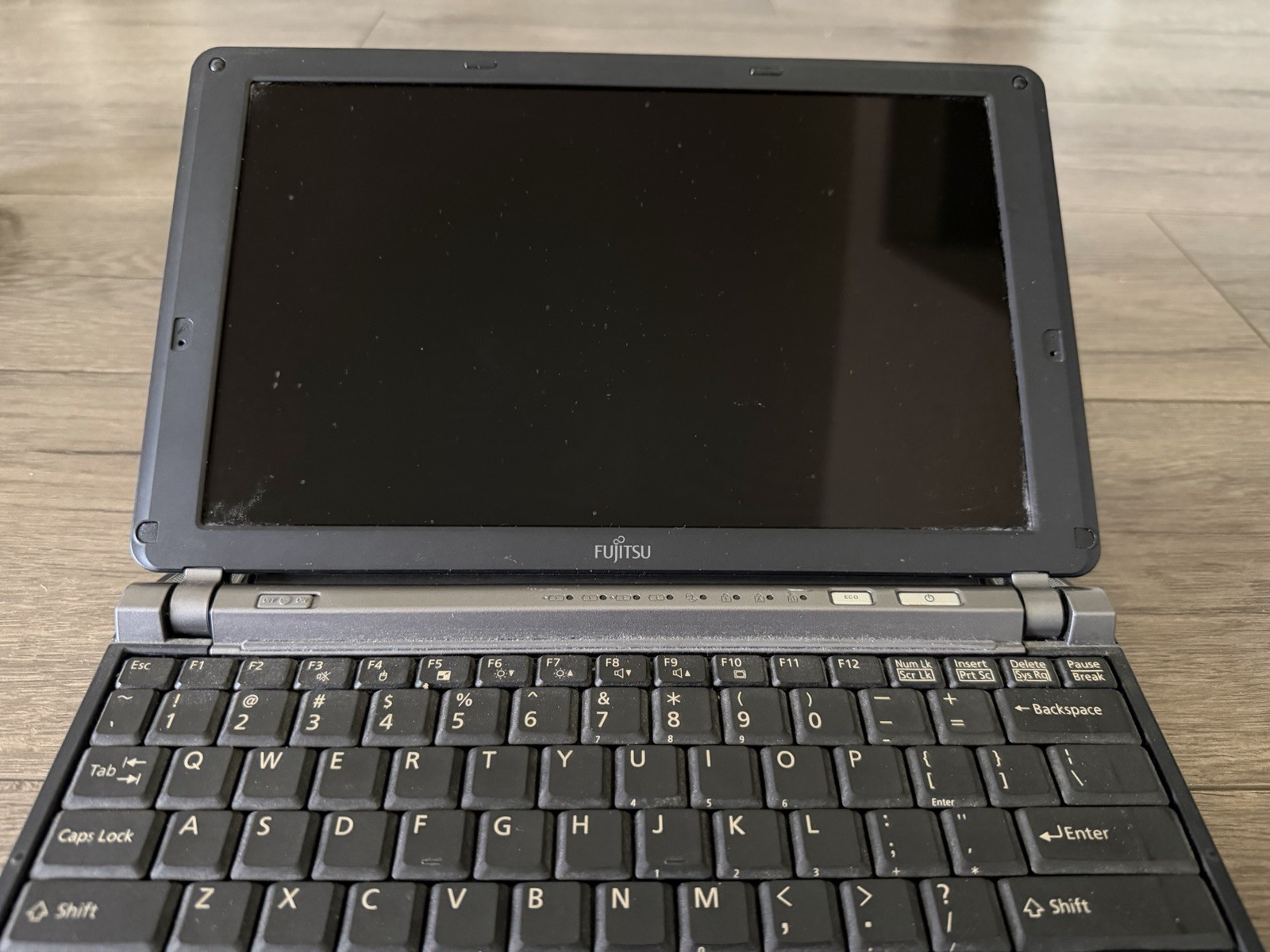 Vintage Fujitsu Lifebook Model P7120 PC Computer Laptop/Notebook w/Windows XP