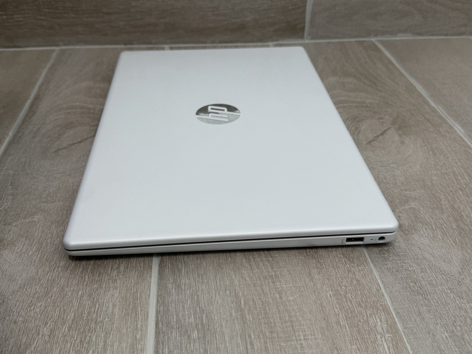 HP Omnibook 3 15-FN0661NR 15.6″ Ryzen Al 5 340 8GB RAM 512GB NVMe SSD Win-11