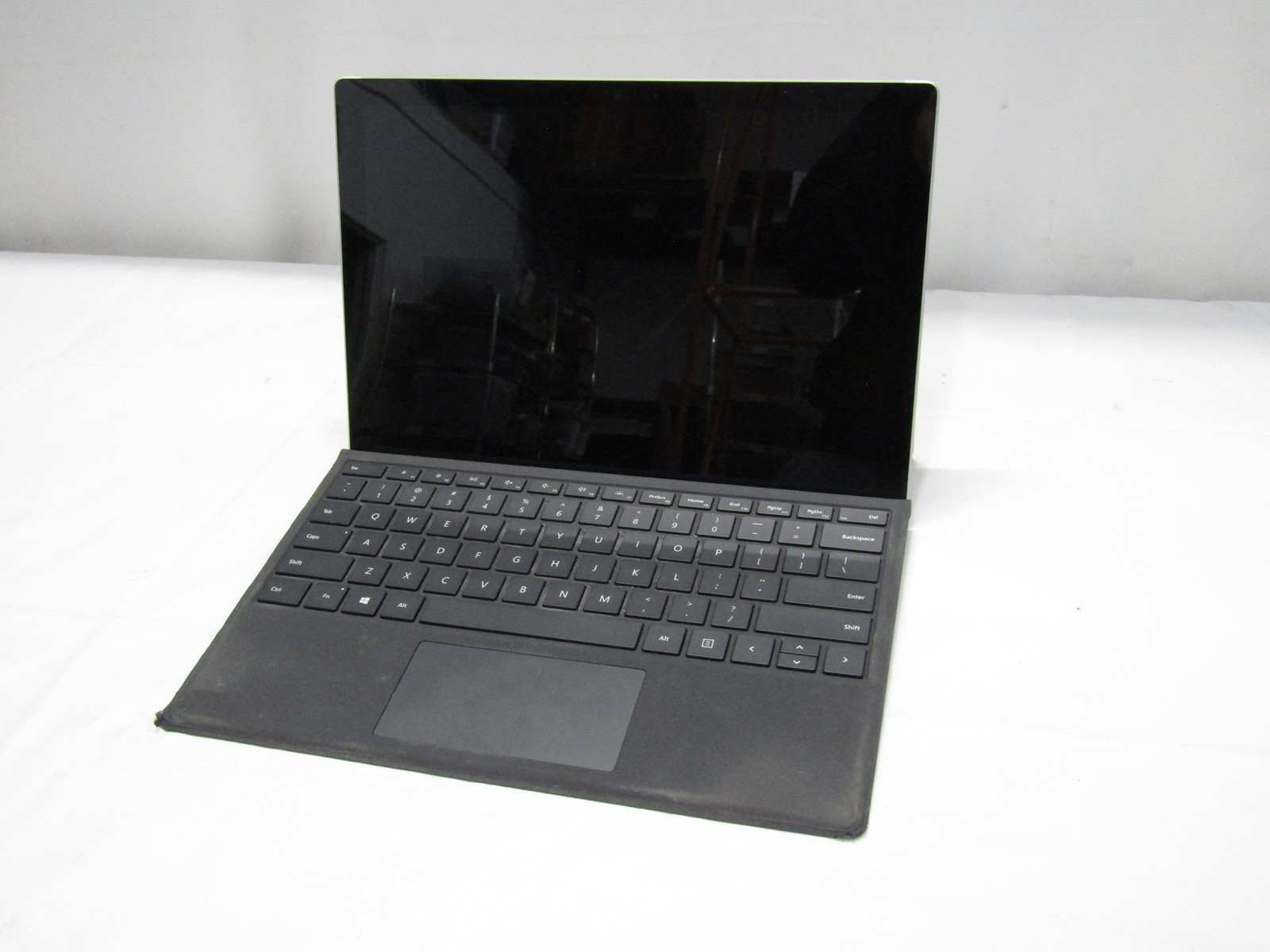 Microsoft Surface Pro 5 Intel i5-7300U 4GB RAM 128GB SSD 12.3″ NO OS BAD BATTERY