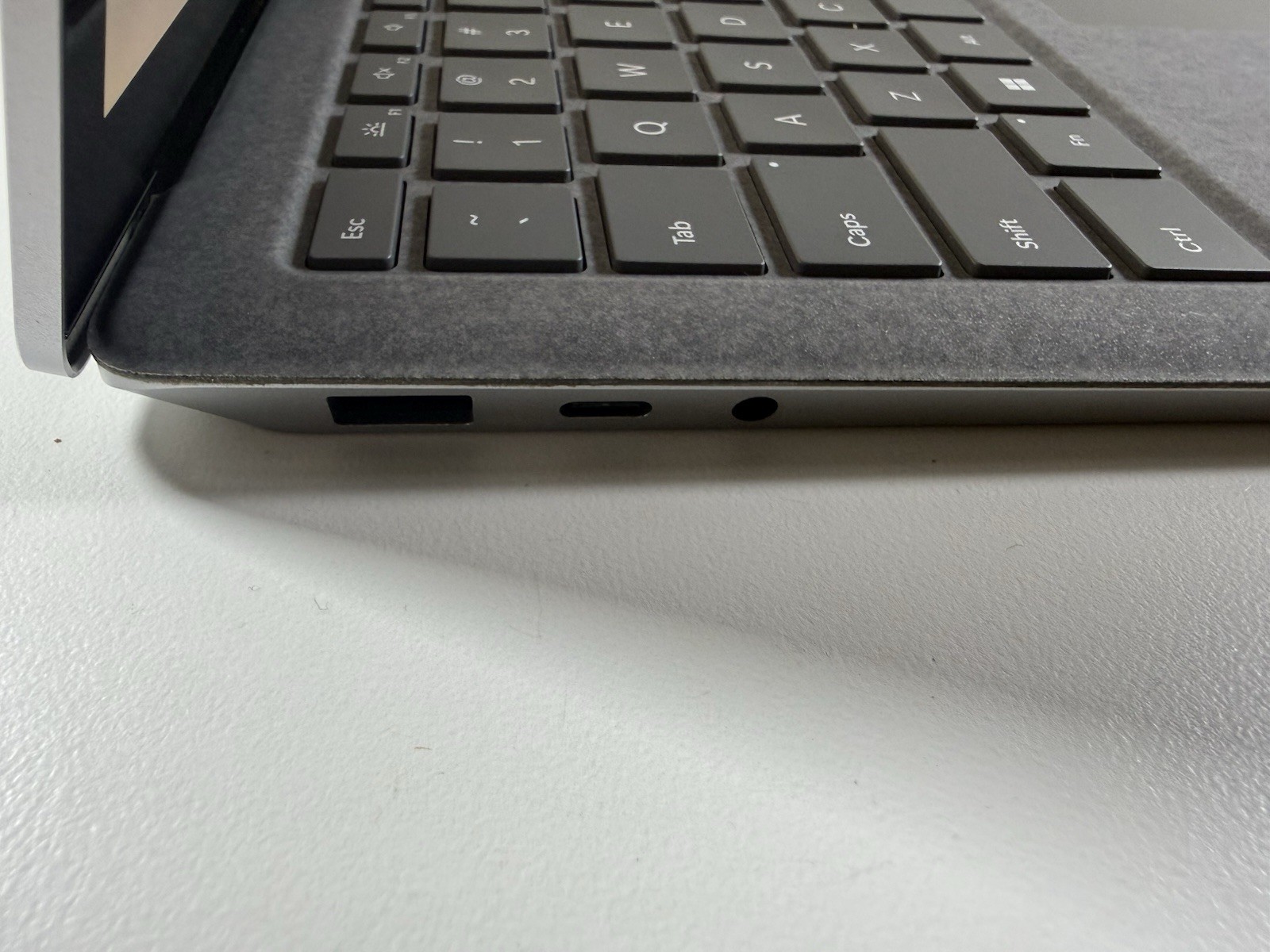 Microsoft Surface Laptop 5 13.5” 1950 Intel Core i7-1265U 16GB RAM 512GB NVME