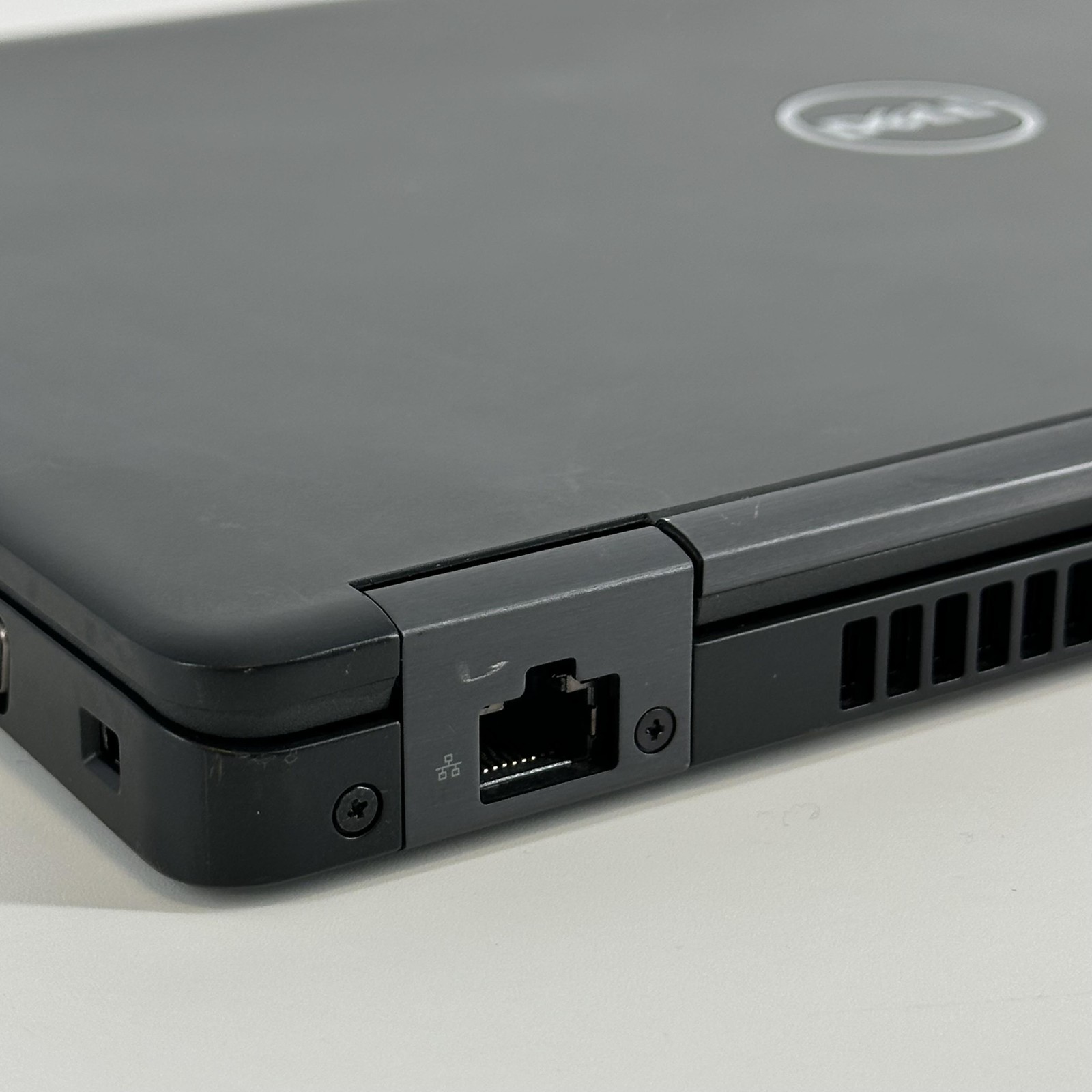 Dell Latitude 5480 14 Black HD TOUCH i5-7300U 2.60GHz 8GB 256GB SSD FRAME SPLIT