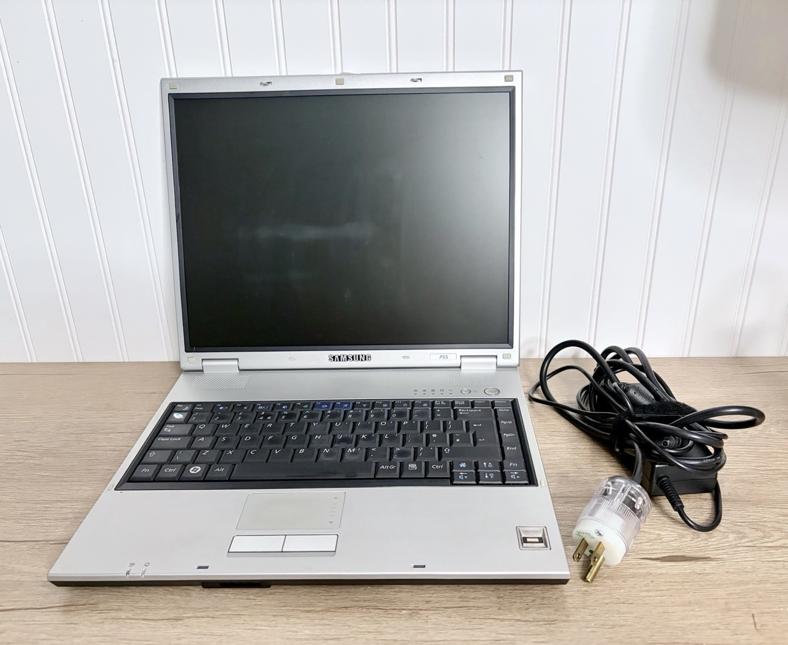 Vintage Samsung P55 – 15” Laptop – Runs Windows 2000 Professional Tested Works