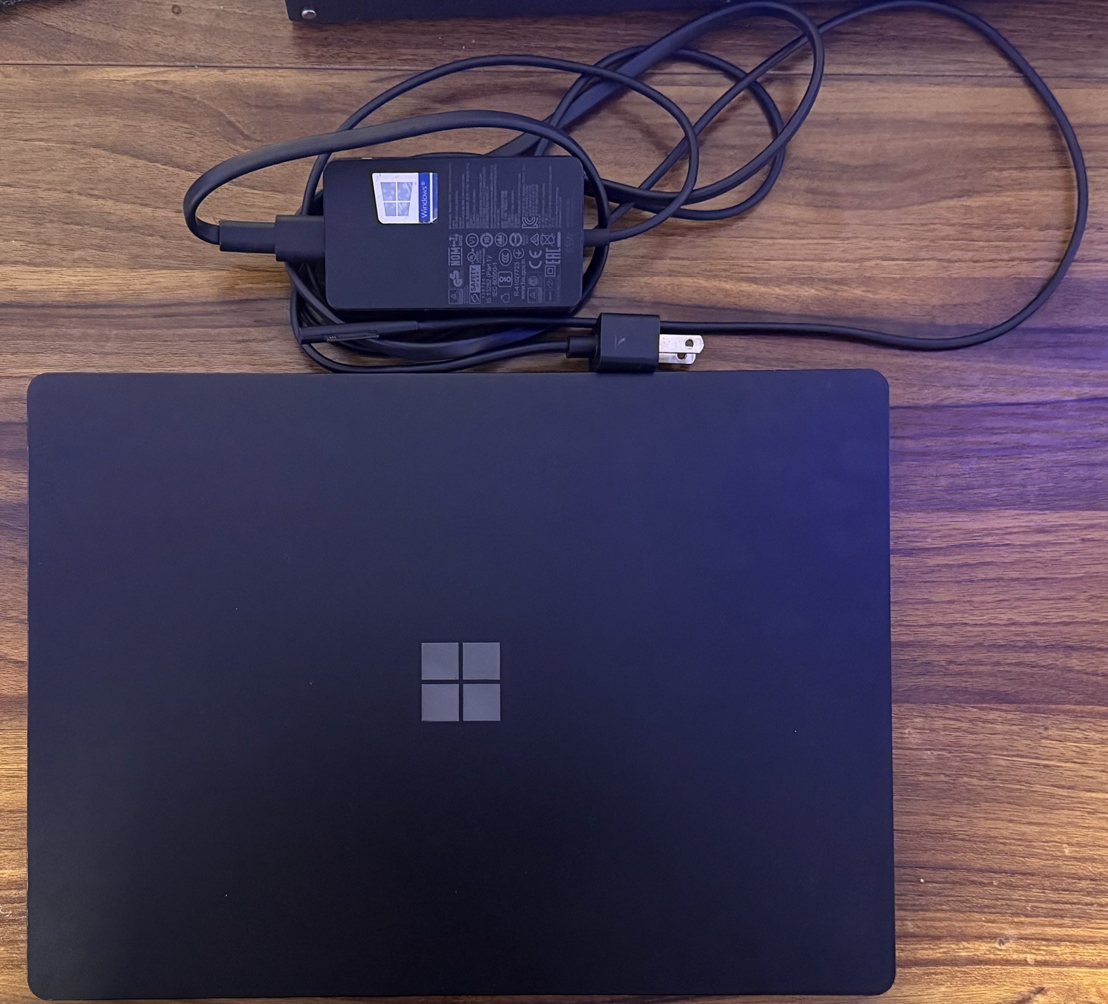Microsoft Surface Laptop 4 13.5” Touch-Screen AMD Ryzen 5, 16GB Ram 256GB SSD