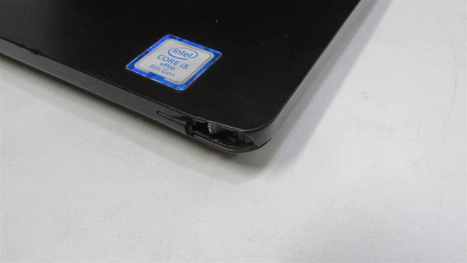 Dell Latitude 5490 i5-8350U 1.7GHz 8GB RAM 256GB m.2 14″ Windows 11 Pro COSM DMG