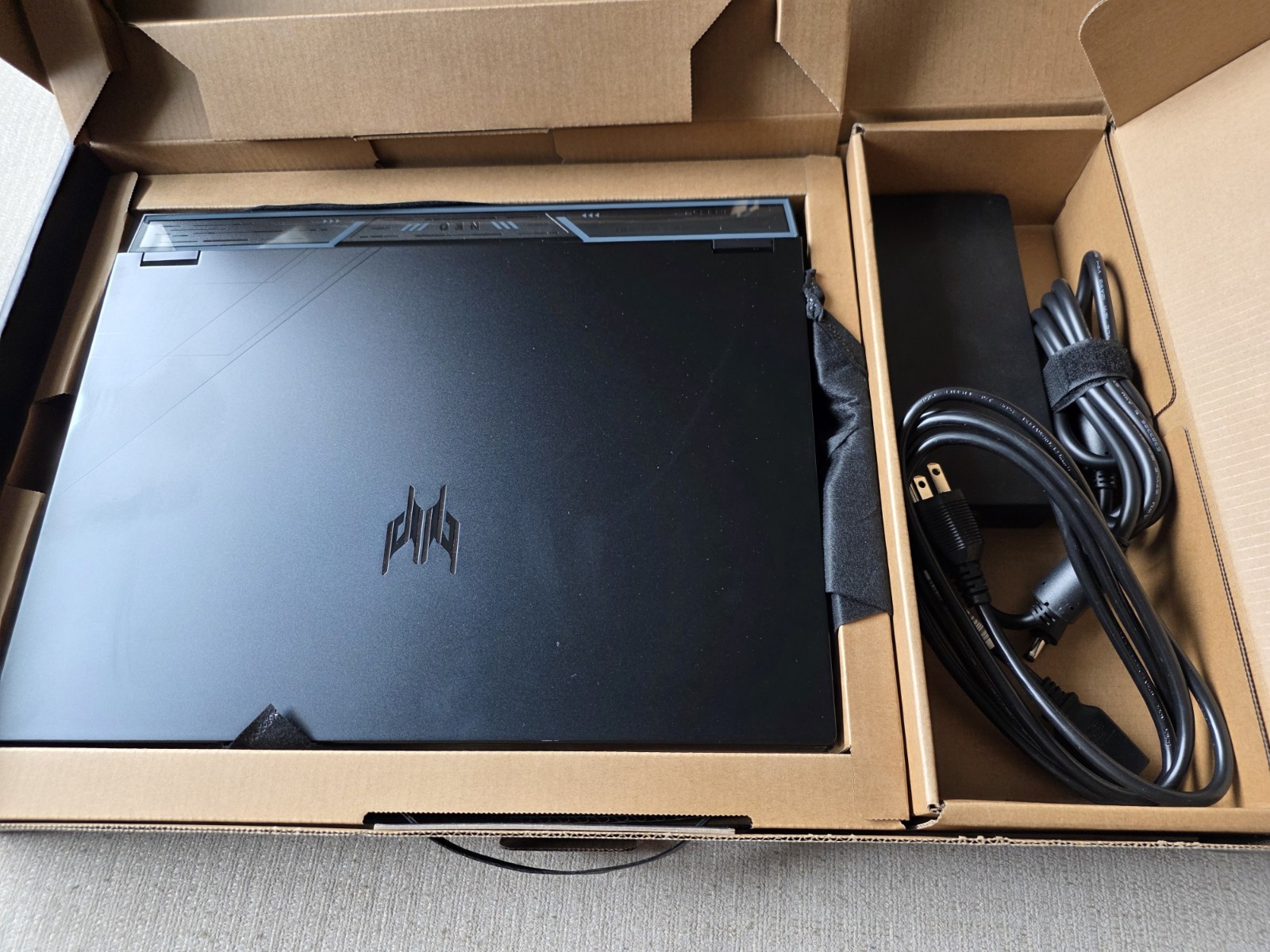 Acer 16″ Predator Helios Neo 16 OLED 240 Hz Ultra 9 275HX, RTX 5070 Ti 64GB, 2TB