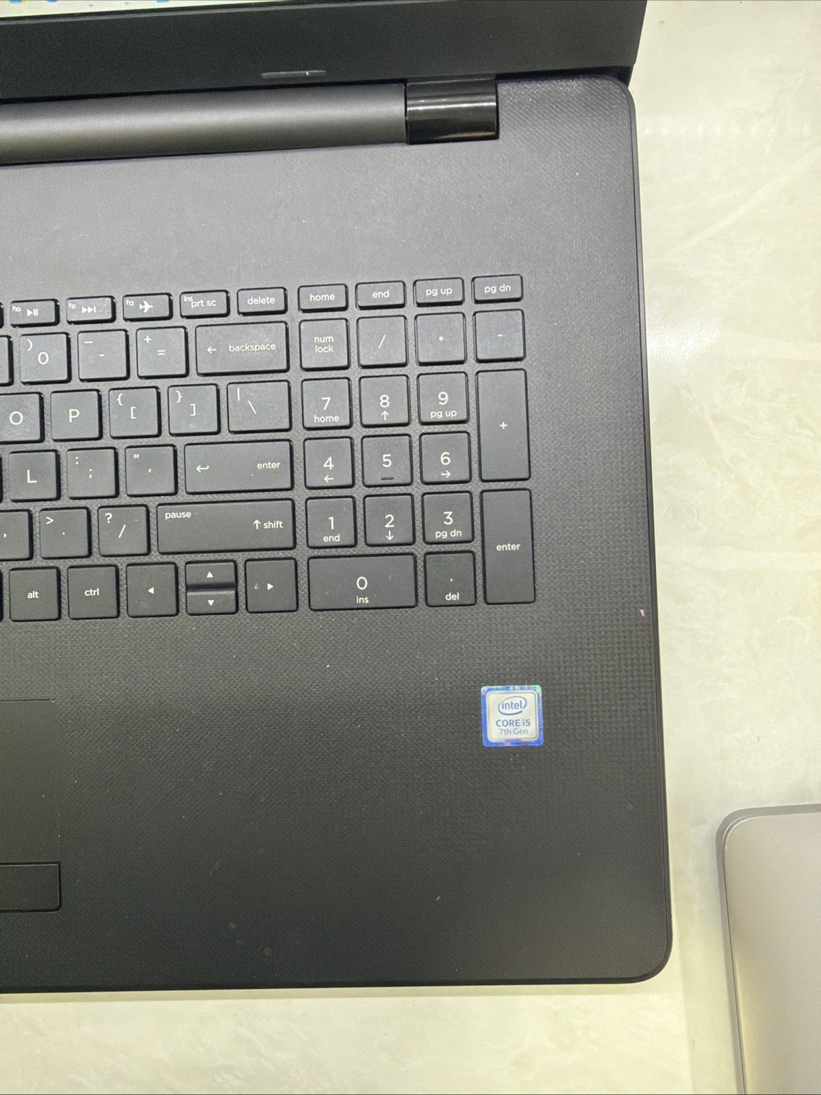 HP NoteBook 17-bs011dx 17.3″ HD+ i5-7200U 8gb Ram 256gb SSD W11 Pro Charger