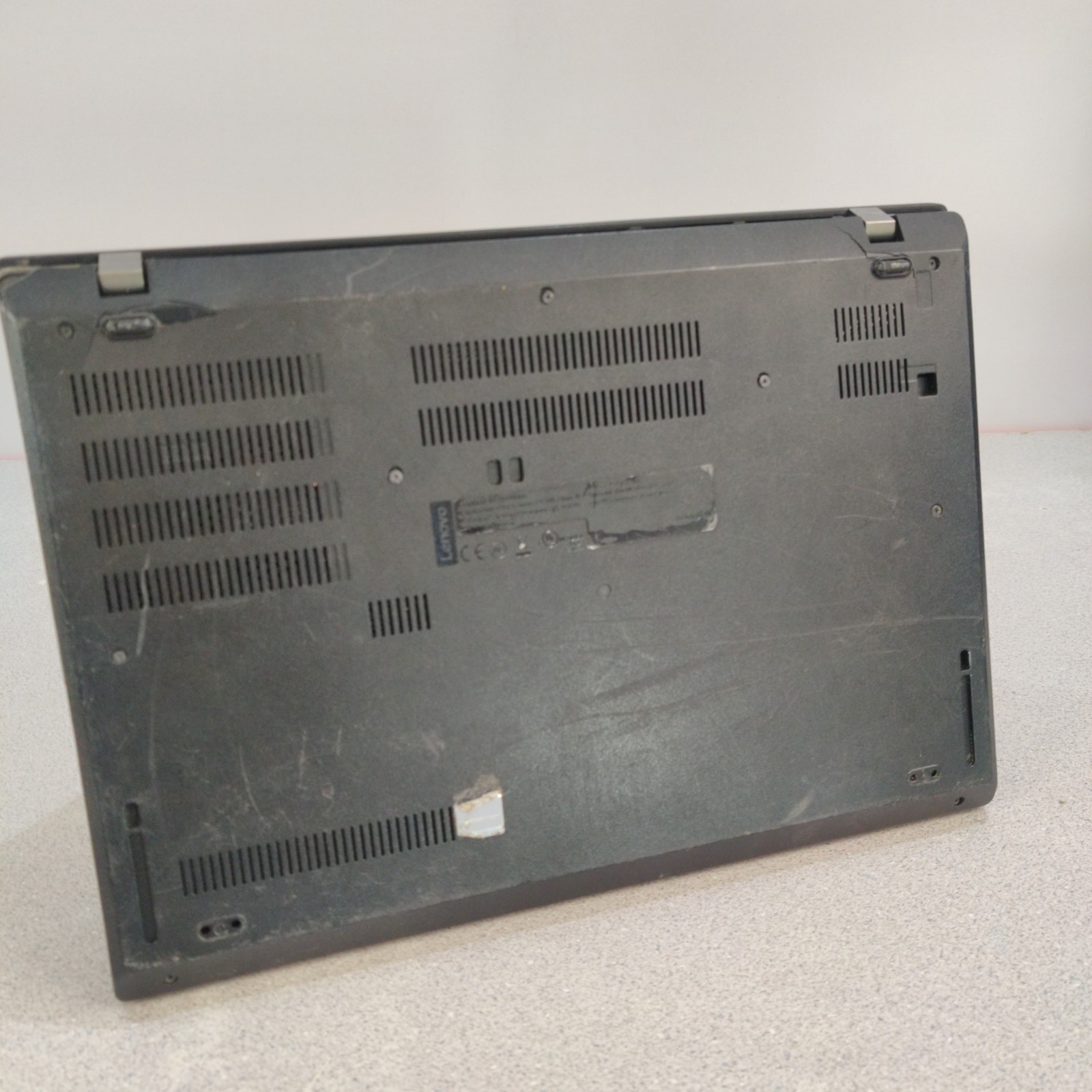 Lenovo ThinkPad L480 14″ i5-8350U FOR PARTS NO SSD/OS/AC ADAPTER BAD SCREEN DOA