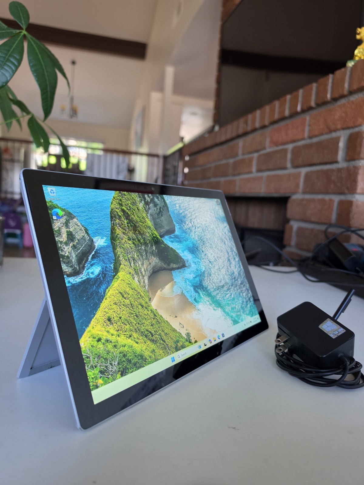 Microsoft Surface Pro 7 1866 12.3″ Touch Laptop i5-1035G4 8GB 128GB SSD W11 Pro